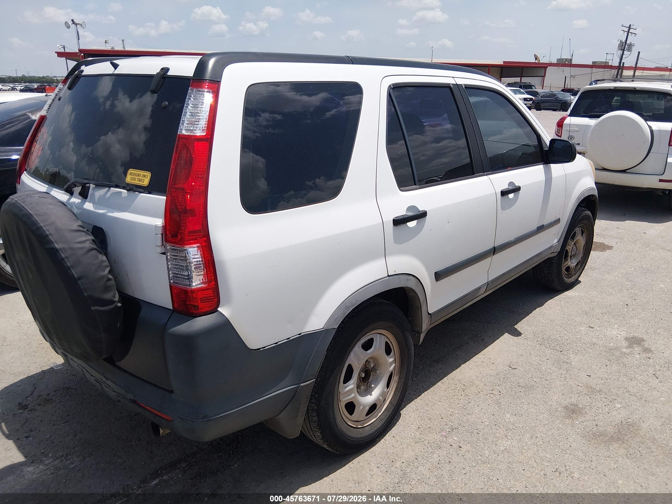 2005 Honda Cr-v Lx White vin: JHLRD68565C011625