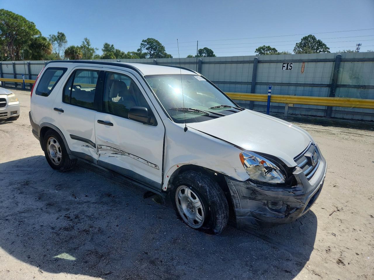 2005 Honda Cr-v Lx White vin: JHLRD68565C016050