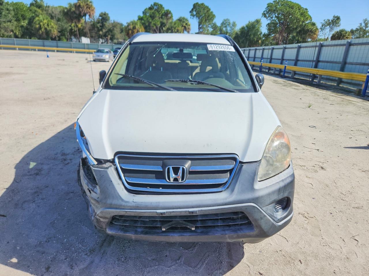 2005 Honda Cr-v Lx White vin: JHLRD68565C016050