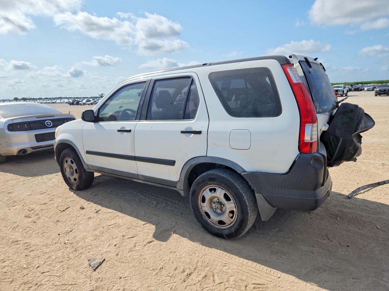 2005 Honda Cr-v Lx White vin: JHLRD68565C017053