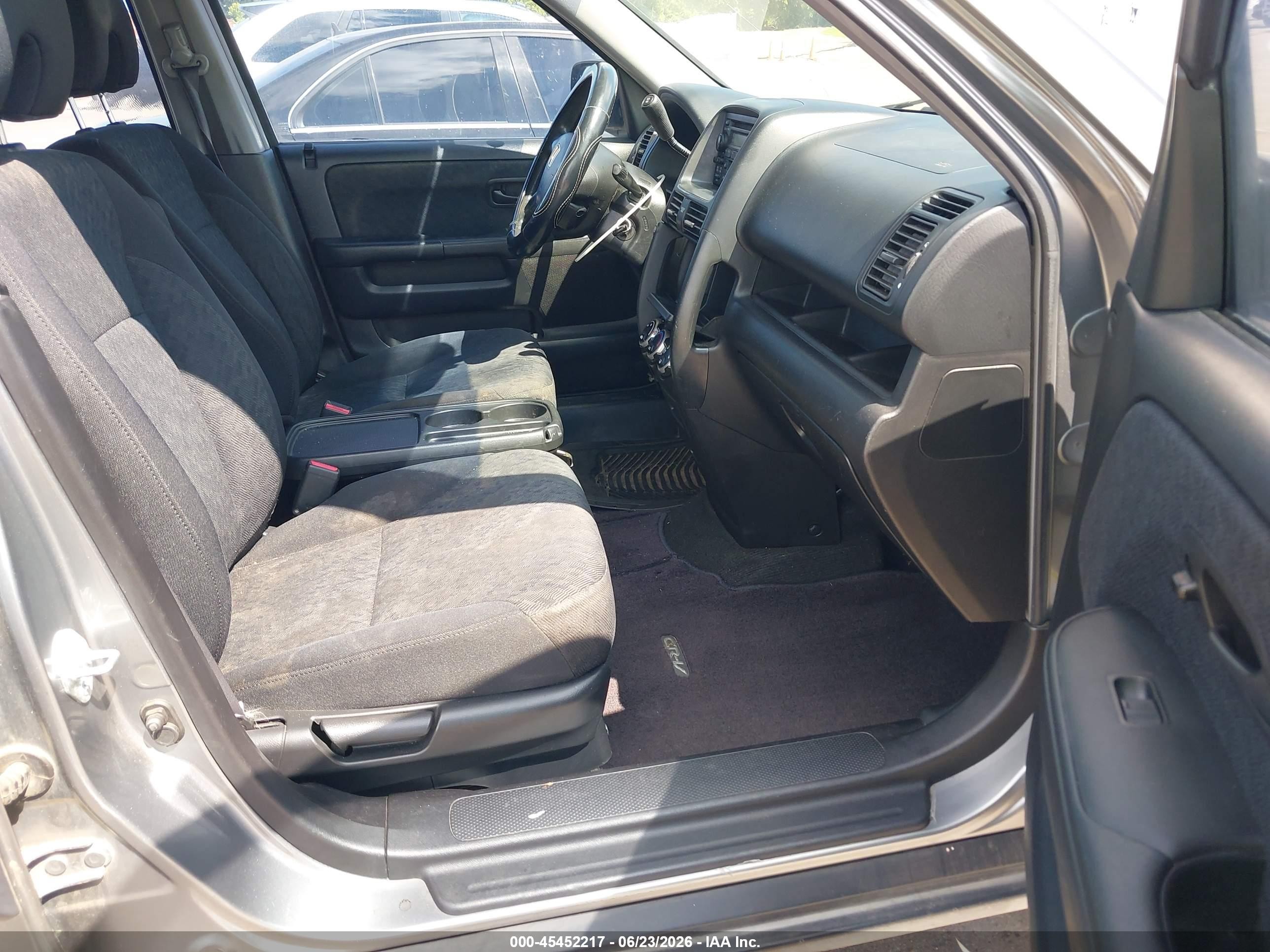 2005 Honda Cr-v Lx Gray vin: JHLRD68575C011990