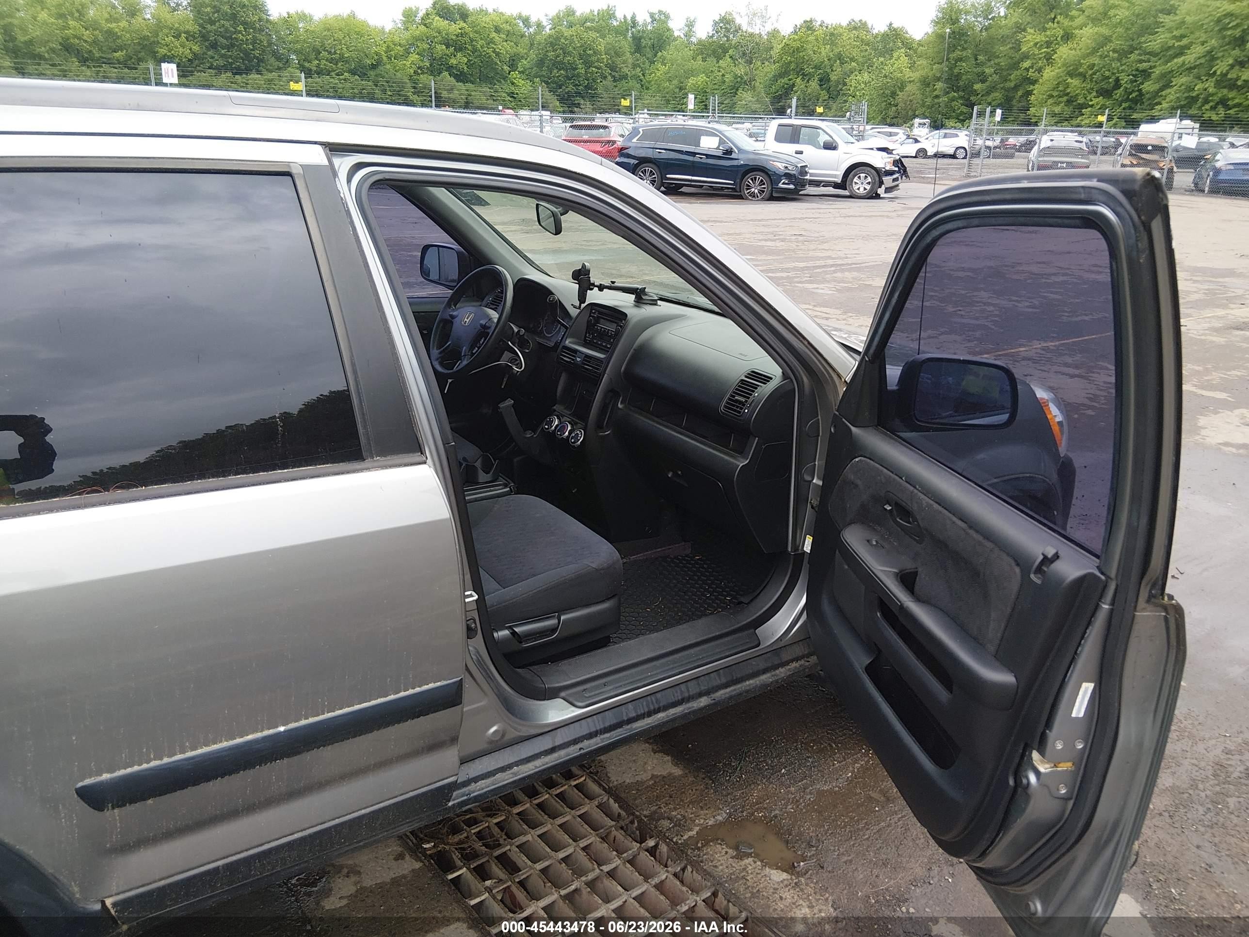 2006 Honda Cr-v Lx Gold vin: JHLRD68576C016088