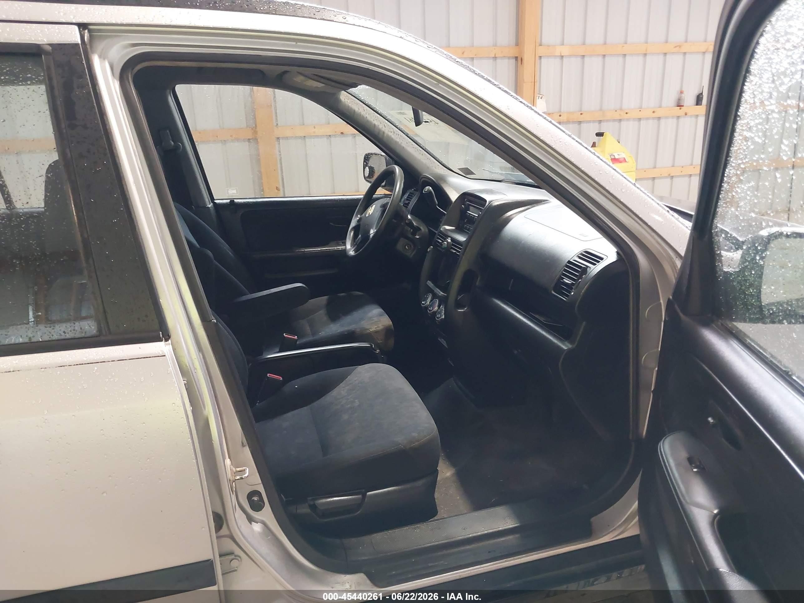2005 Honda Cr-v Lx Silver vin: JHLRD68595C013577
