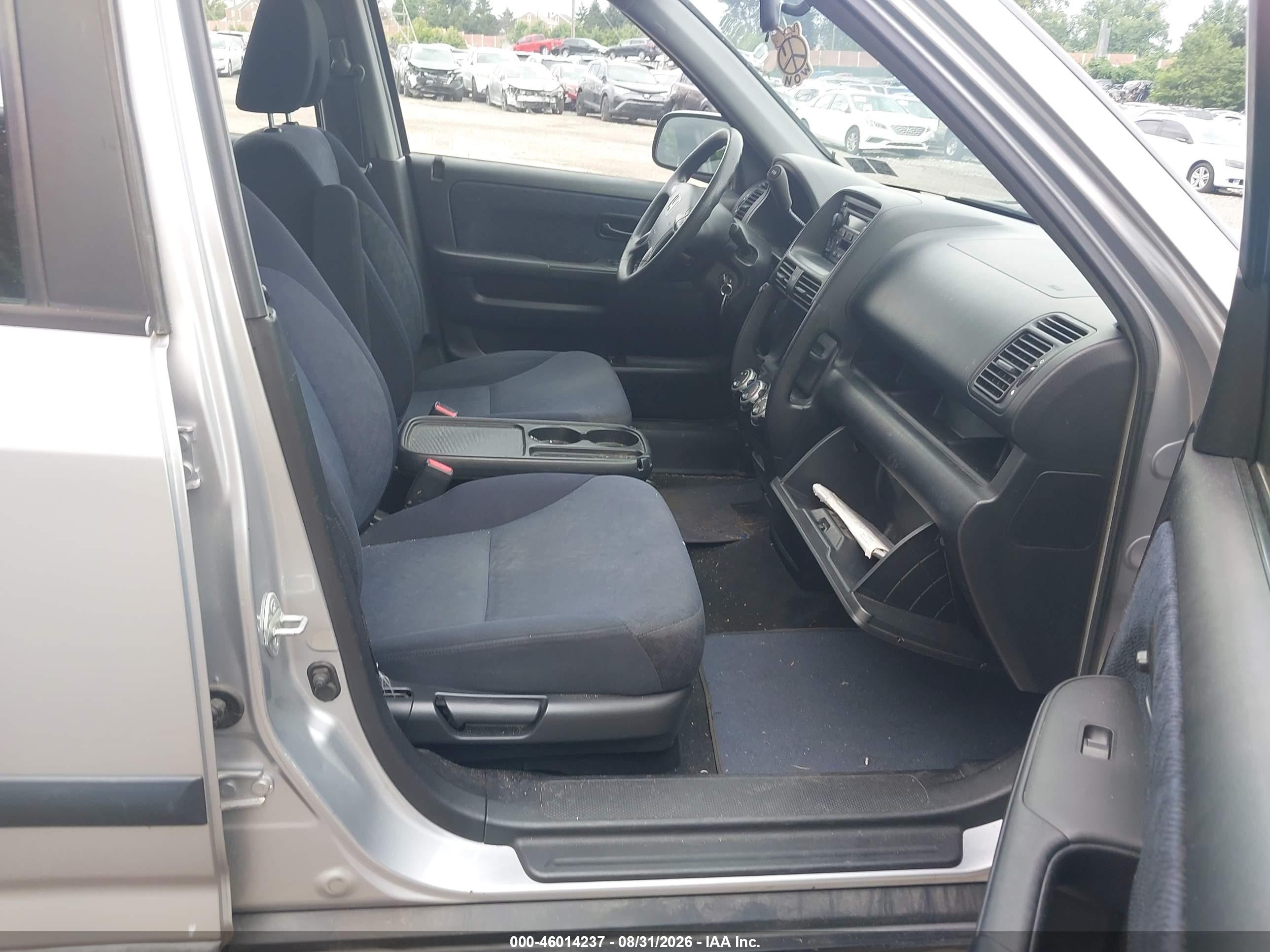 2005 Honda Cr-v Lx Серебряный vin: JHLRD68595C017743
