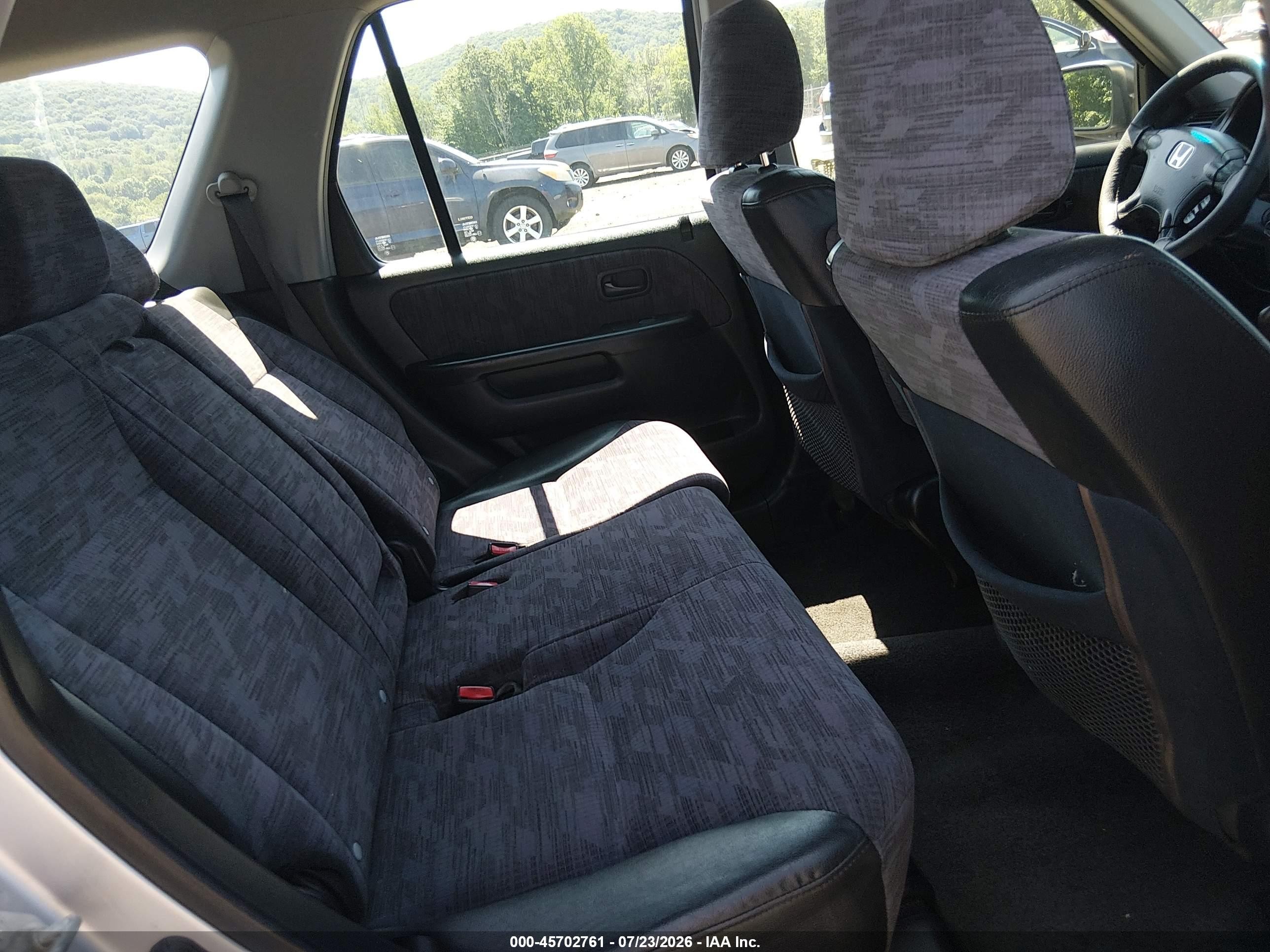 2002 Honda Cr-v Lx Silver vin: JHLRD78402C010401