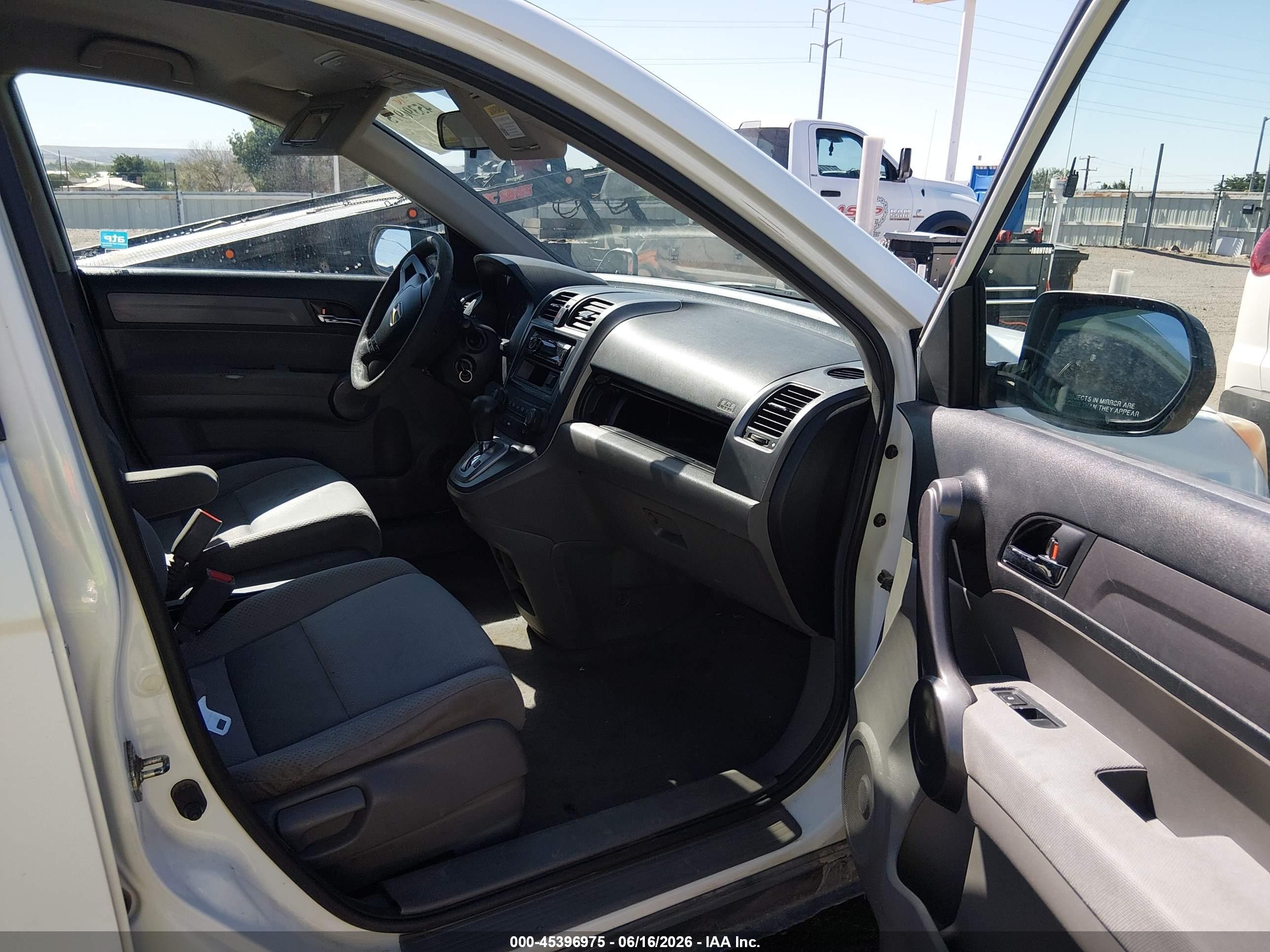 2009 Honda Cr-v Lx White vin: JHLRE38309C002421
