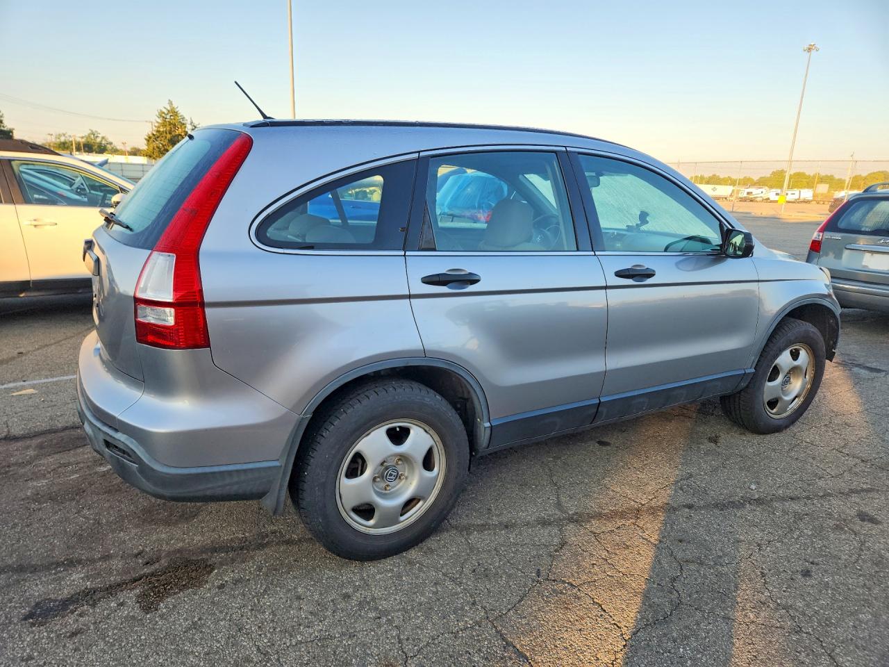 2008 Honda Cr-v Lx Silver vin: JHLRE38398C058498