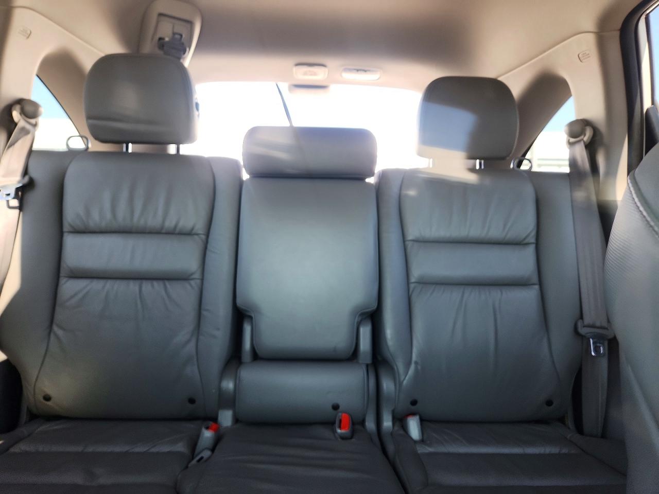 2011 Honda Cr-v White vin: JHLRE4H77BC013642