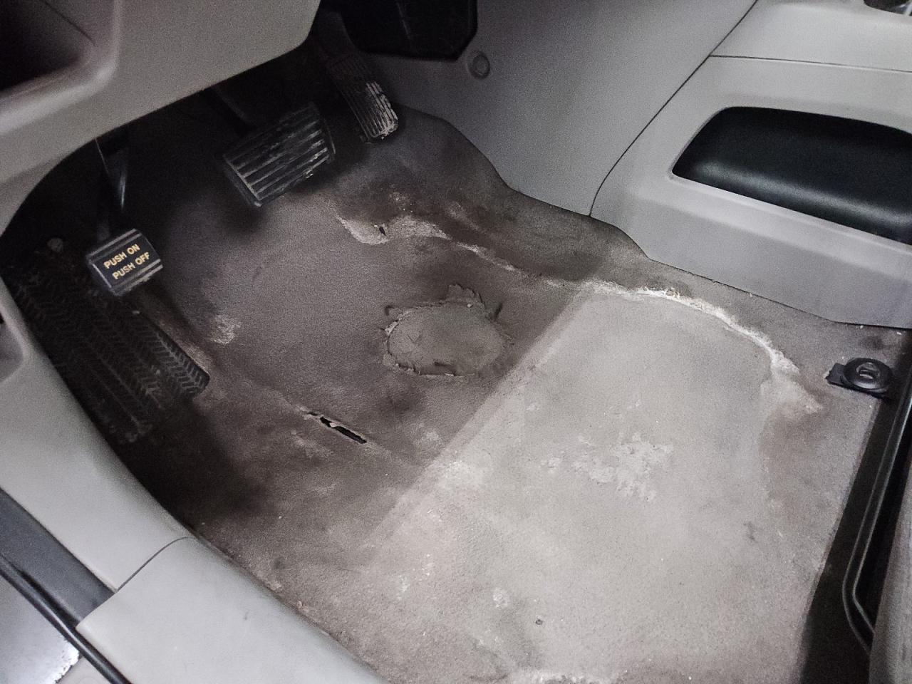 2012 Honda Cr-v Ex Gray vin: JHLRM4H53CC010224 Damage: Left Front Carpet, Worn, Replacement Required