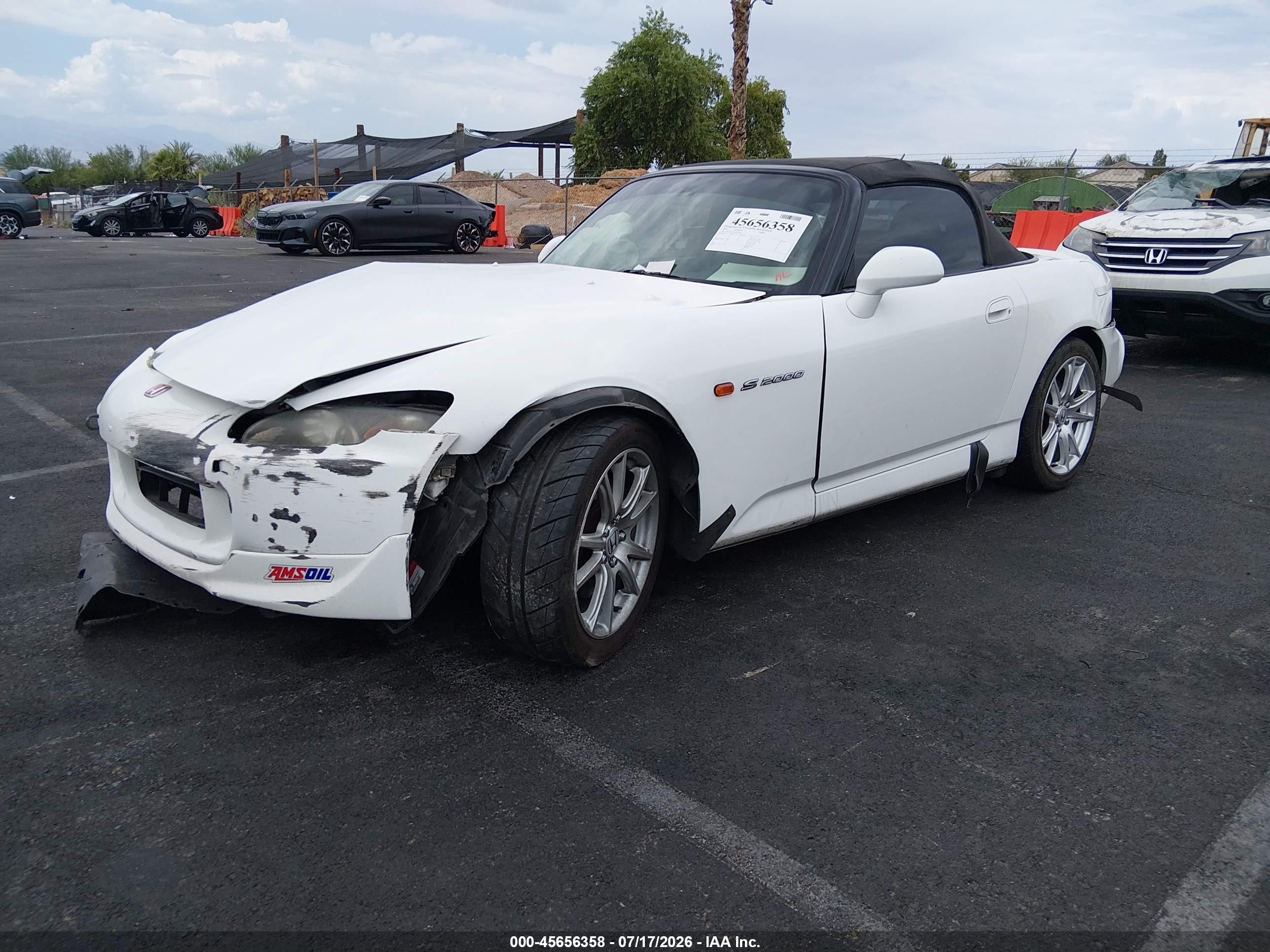2005 Honda S2000   White vin: JHMAP21445S002440