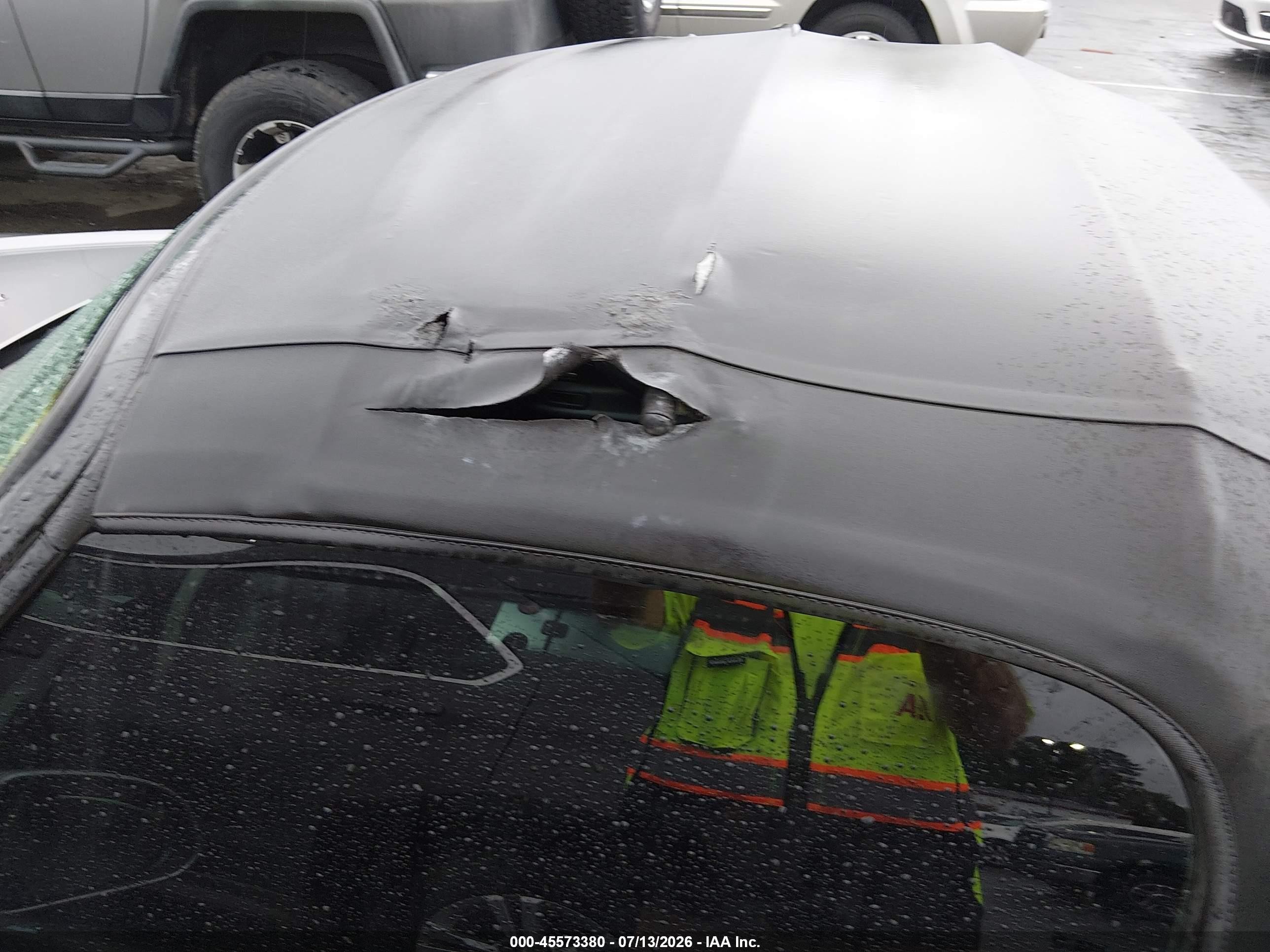 2005 Honda S2000   Silver vin: JHMAP21485S007365