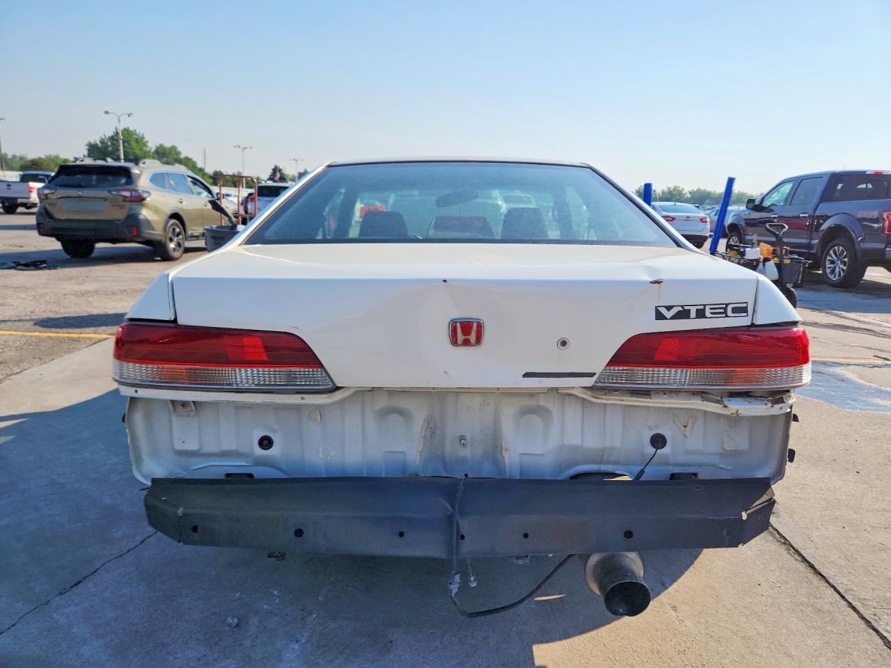 2000 Honda Prelude White vin: JHMBB6140YC007191