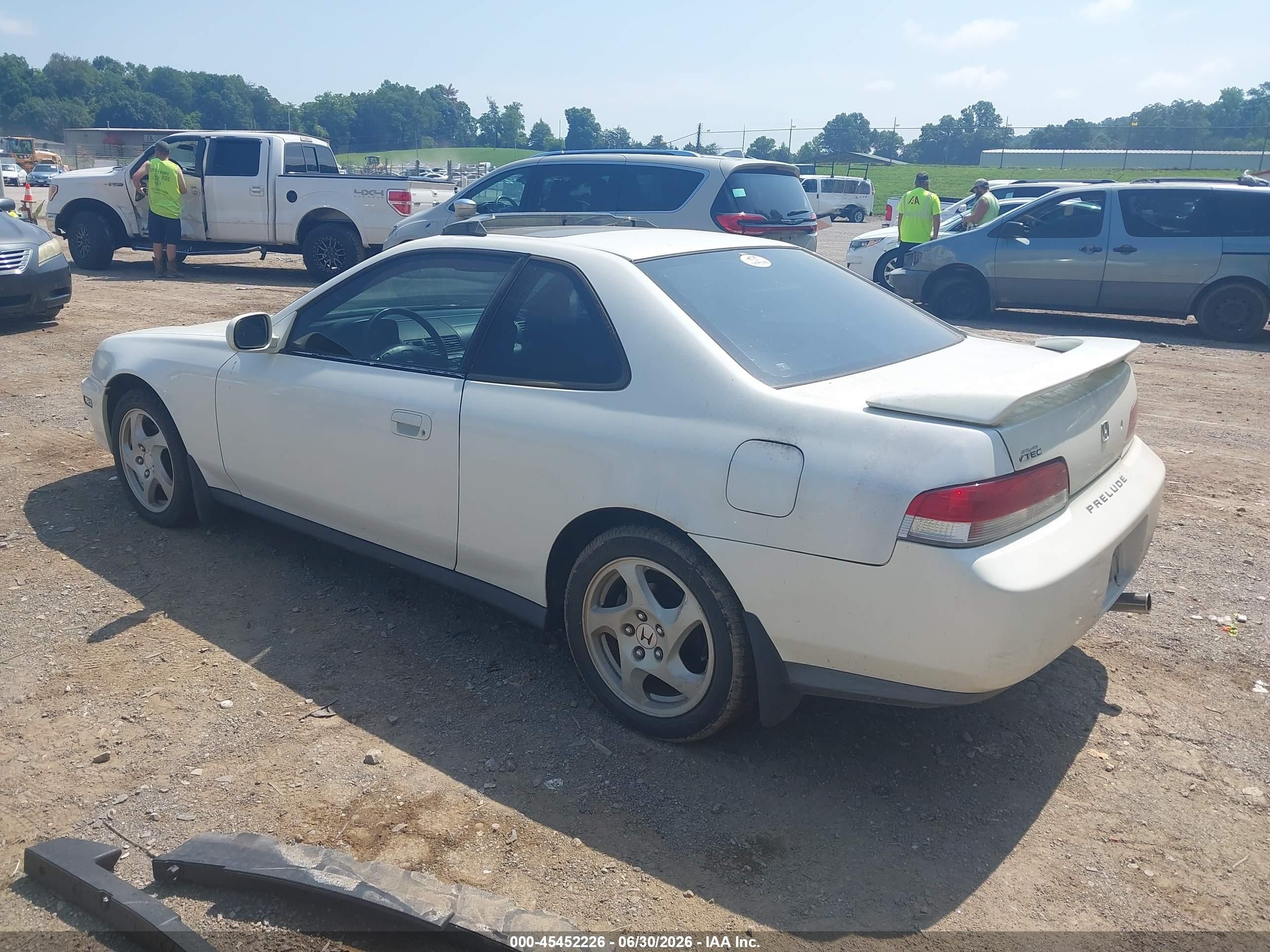 1998 Honda Prelude   White vin: JHMBB6145WC014523