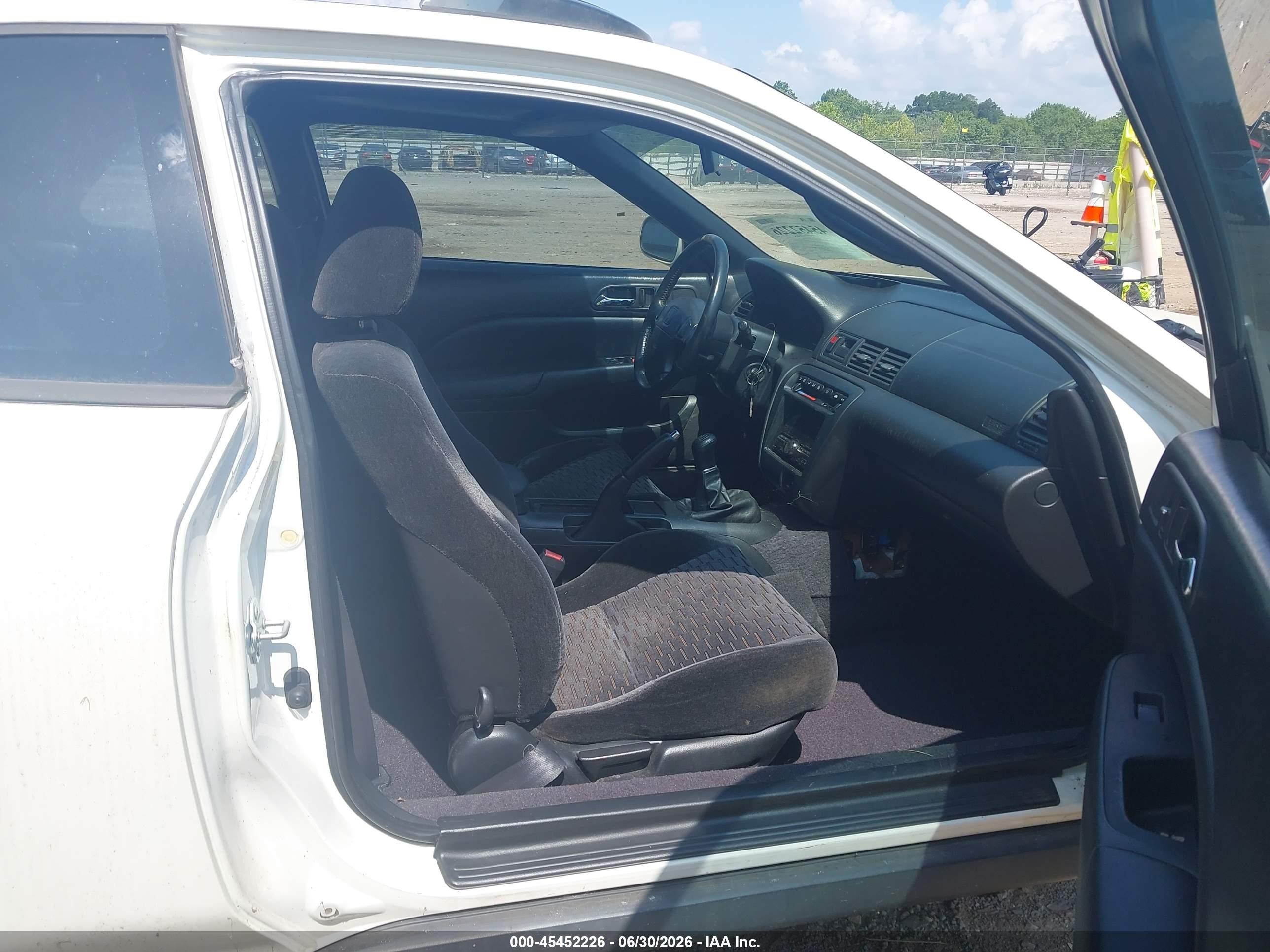 1998 Honda Prelude   White vin: JHMBB6145WC014523