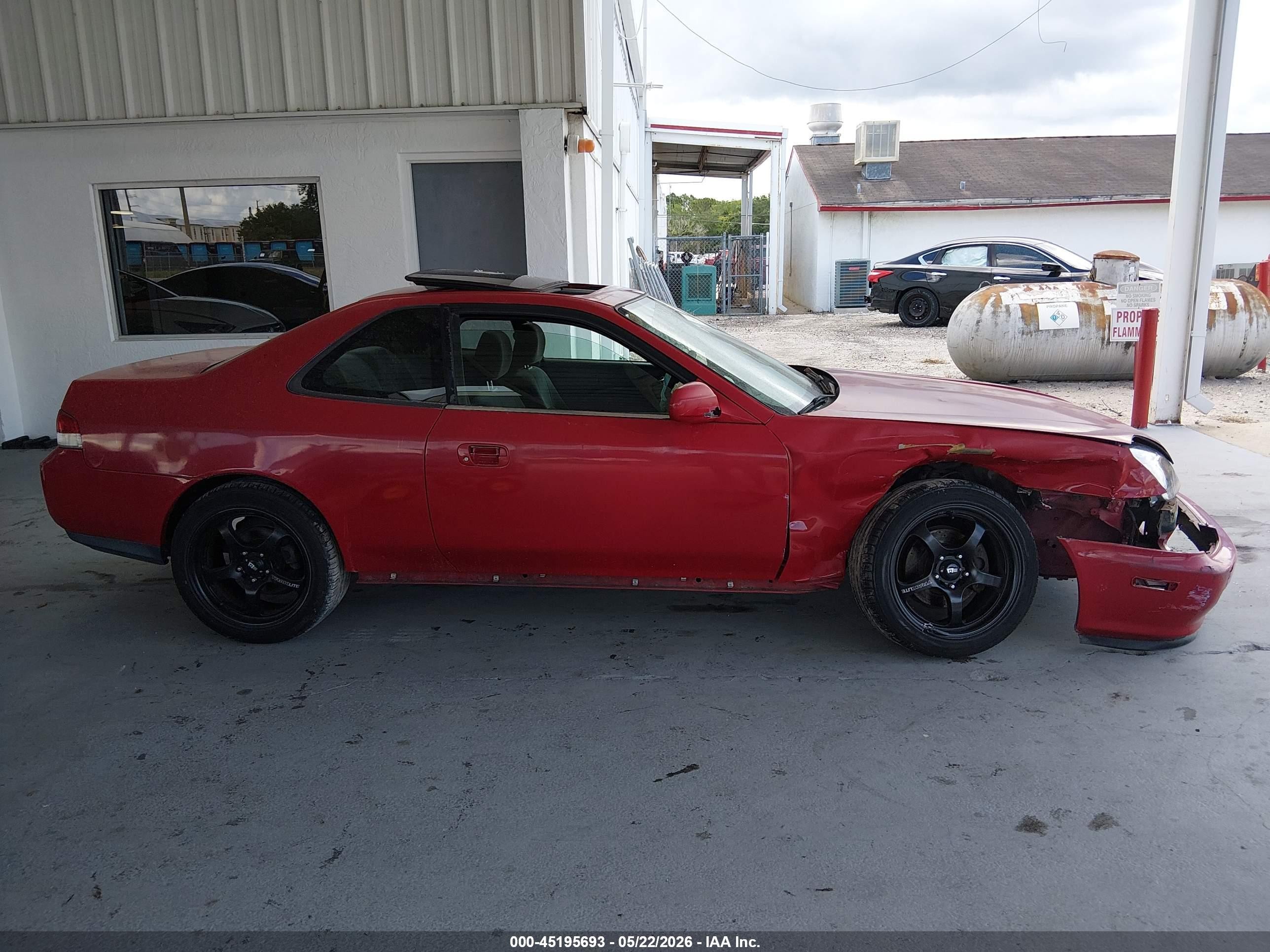 2000 Honda Prelude   Red vin: JHMBB6147YC002585
