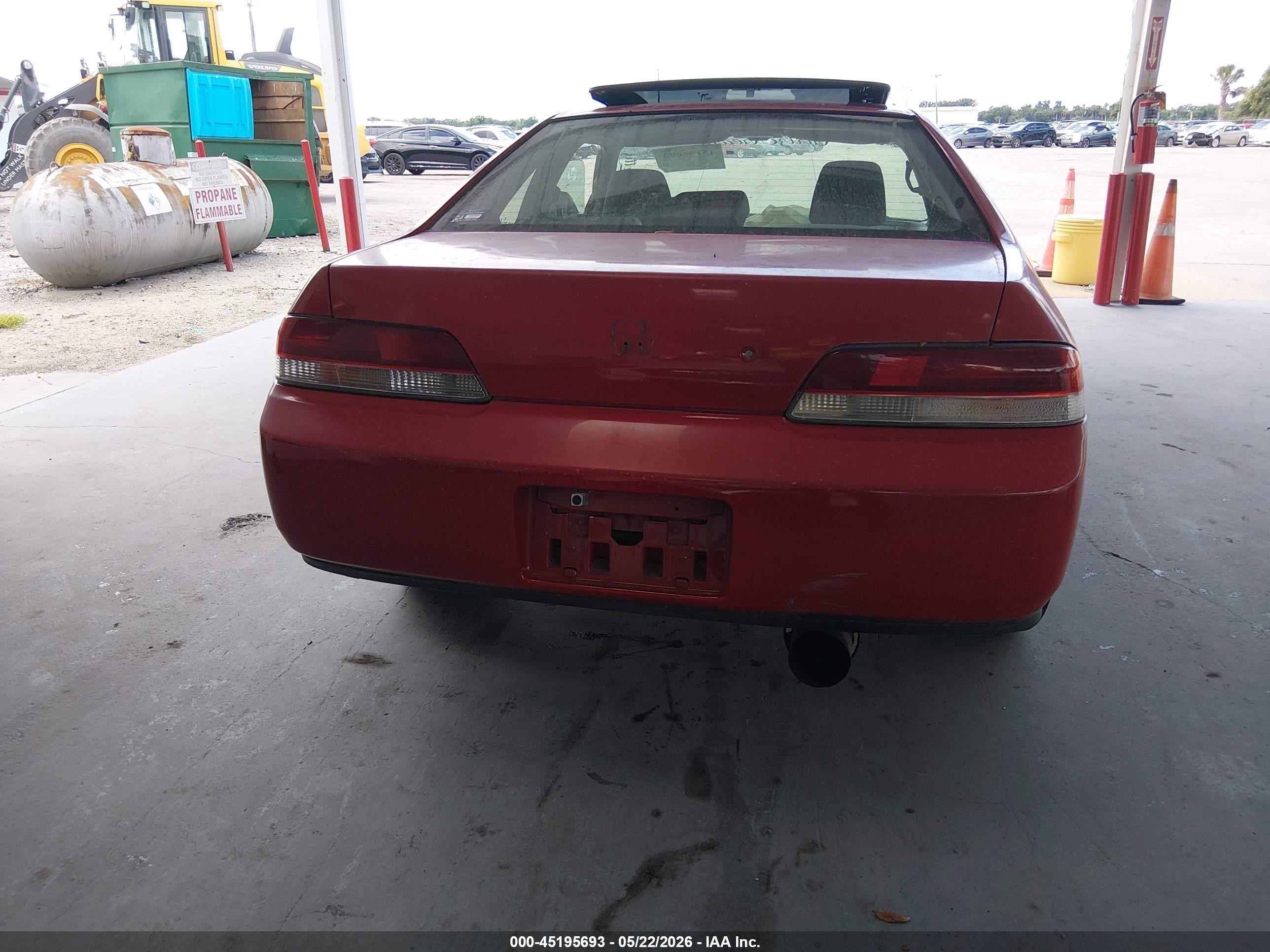 2000 Honda Prelude   Red vin: JHMBB6147YC002585
