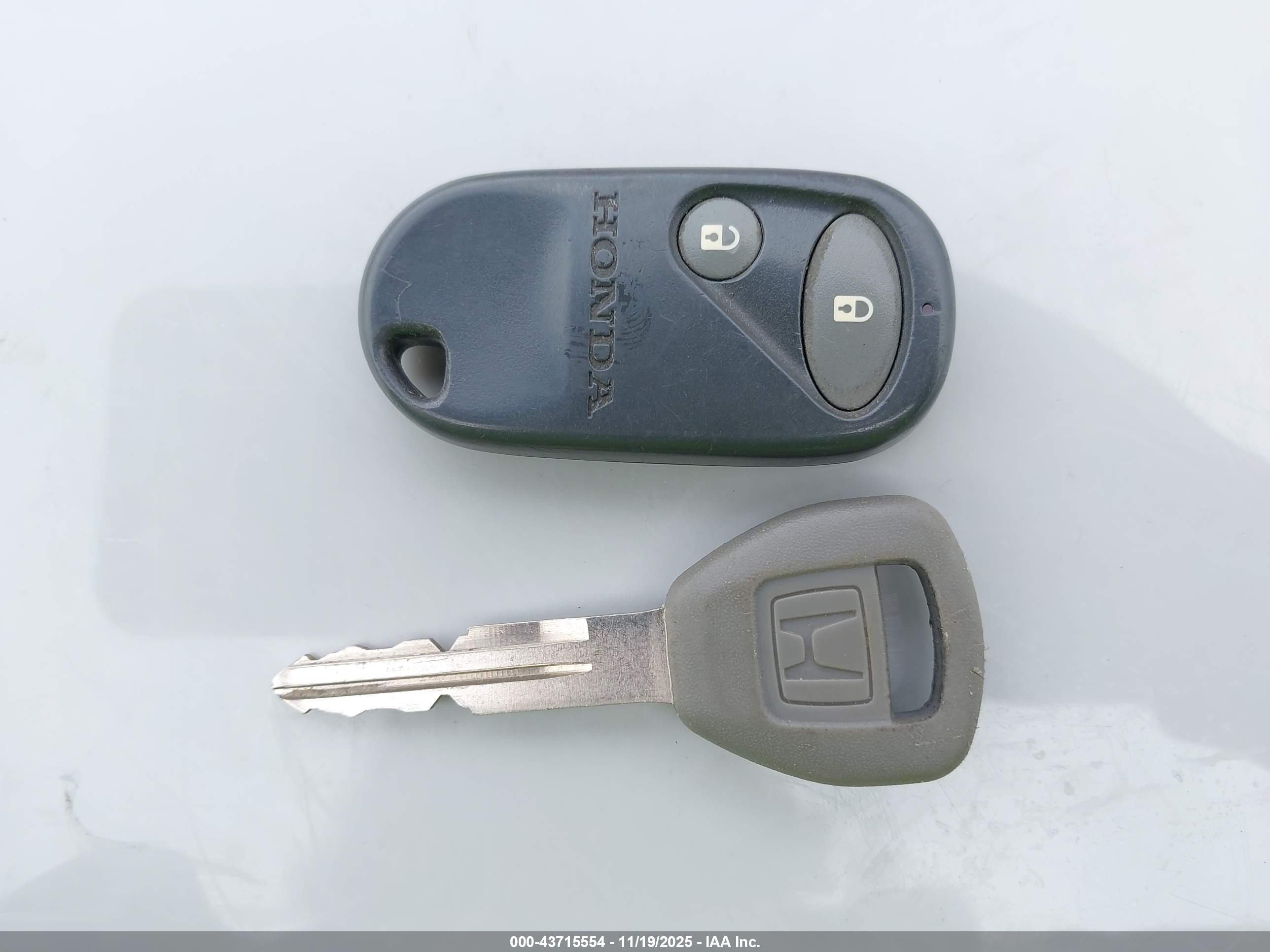 2001 Honda Prelude Type Sh Silver vin: JHMBB61531C000430