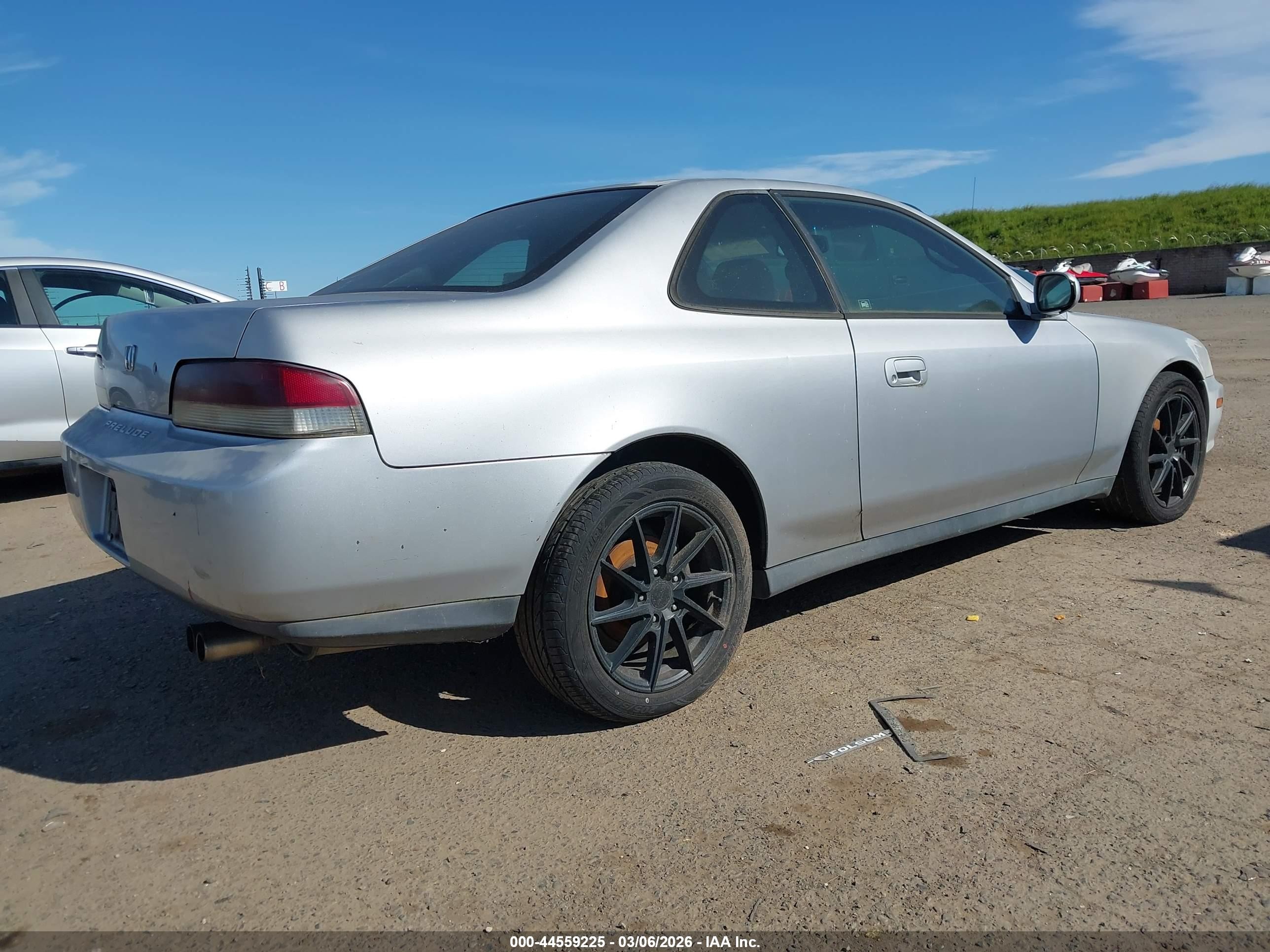 2001 Honda Prelude   Silver vin: JHMBB62411C009228