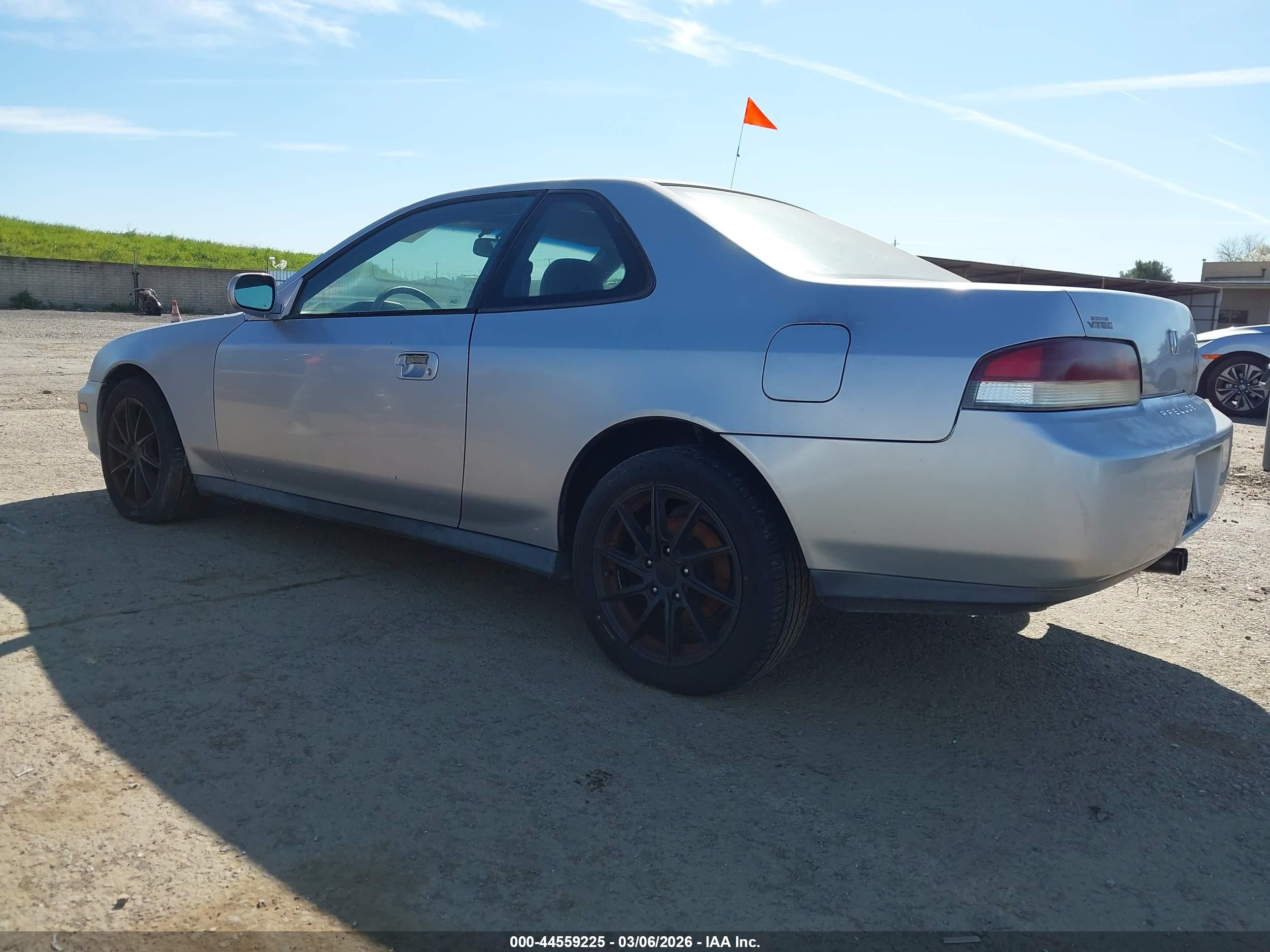 2001 Honda Prelude   Silver vin: JHMBB62411C009228
