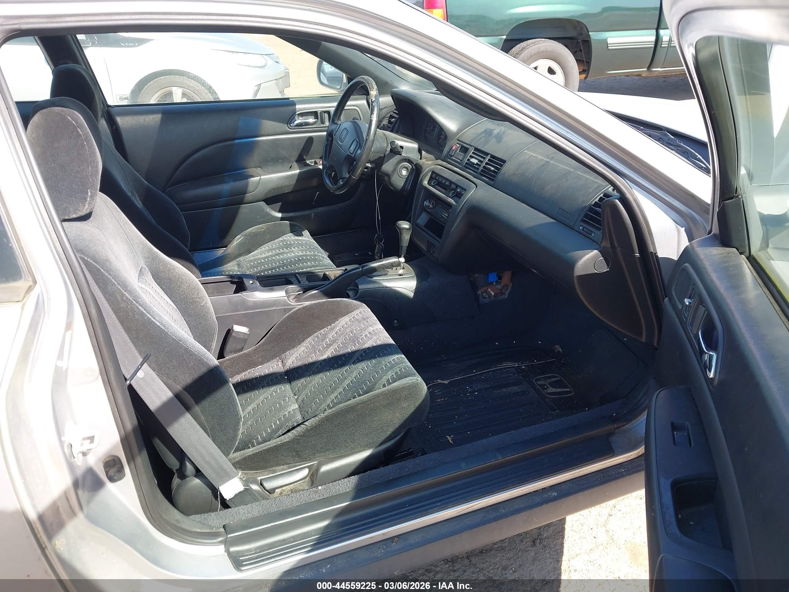 2001 Honda Prelude   Silver vin: JHMBB62411C009228