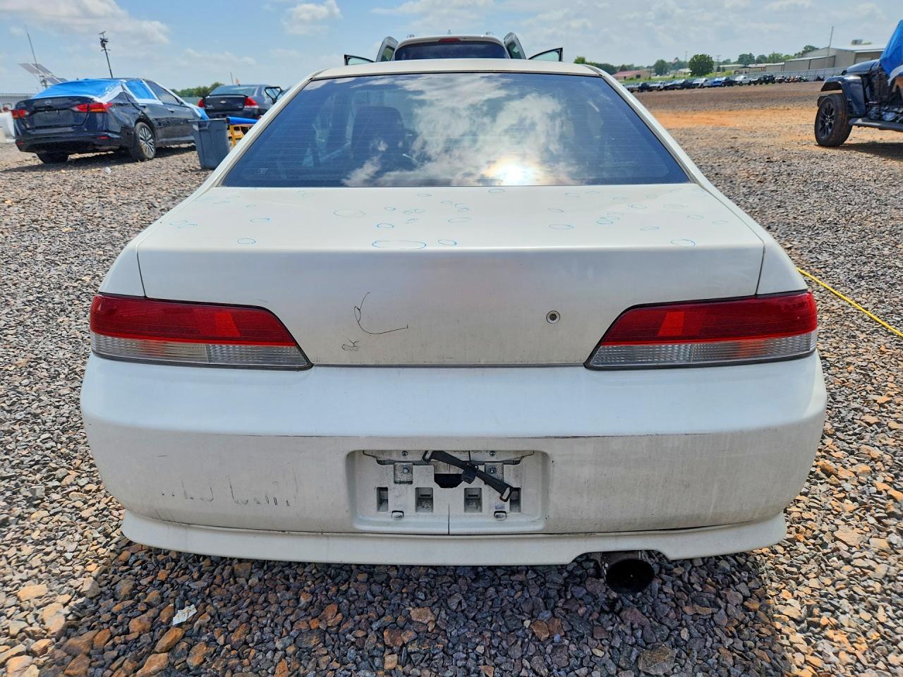 2000 Honda Prelude White vin: JHMBB6241YC002306