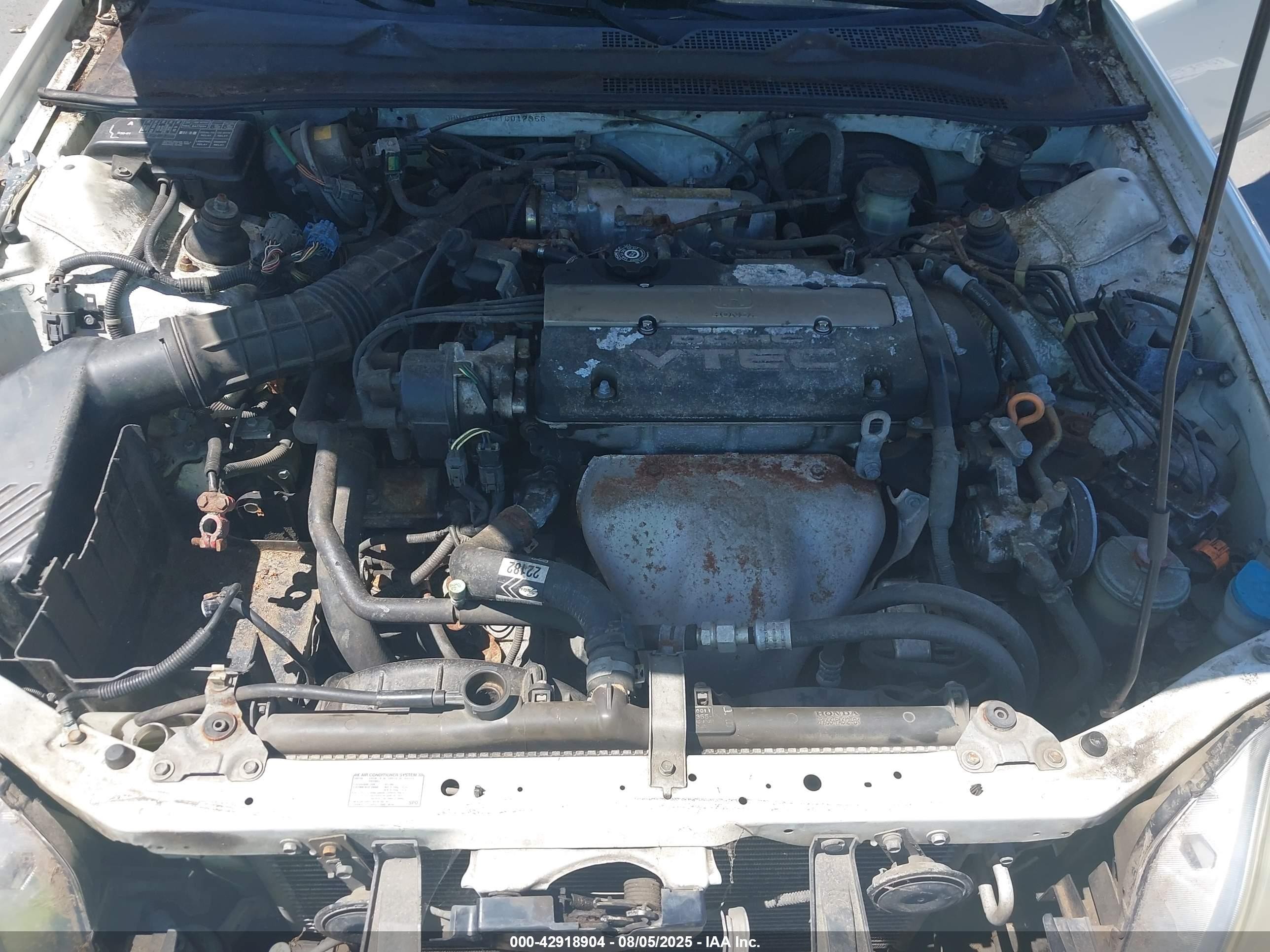 2001 Honda Prelude   White vin: JHMBB62431C012356
