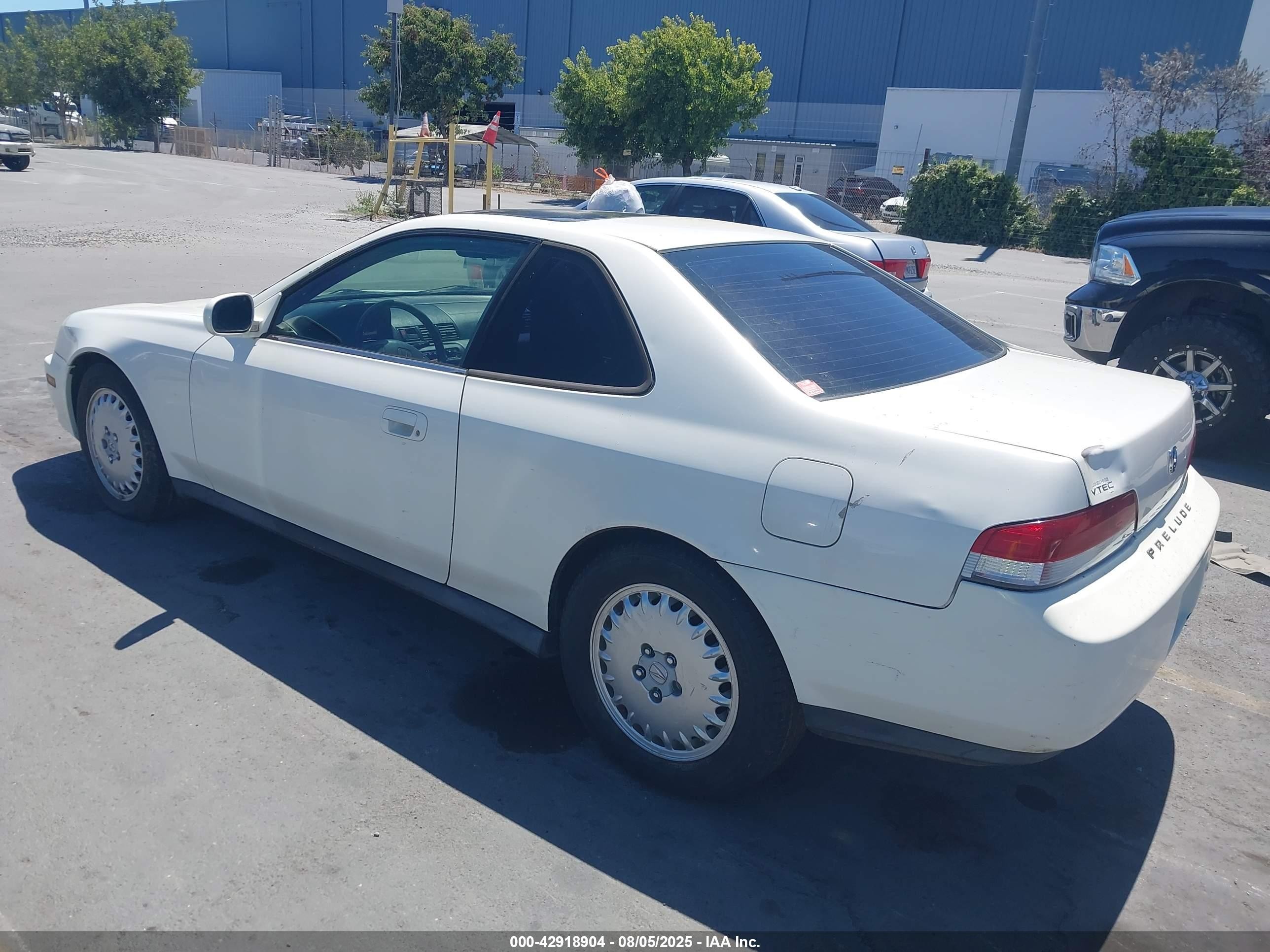 2001 Honda Prelude   White vin: JHMBB62431C012356