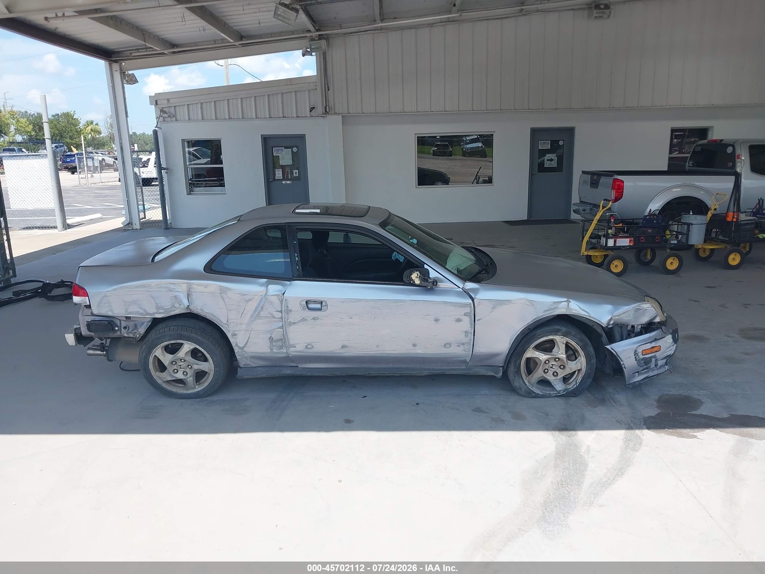2000 Honda Prelude   Silver vin: JHMBB6243YC009967