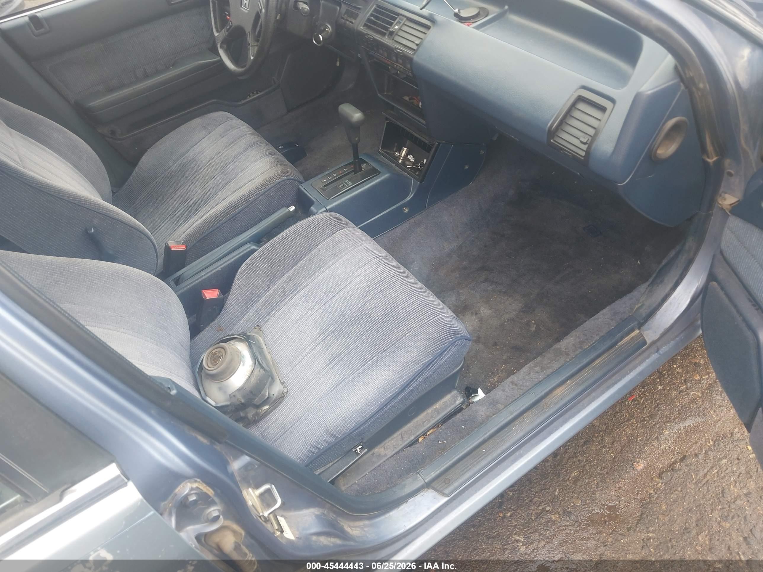 1989 Honda Accord Lxi Blue vin: JHMCA5645KC104002