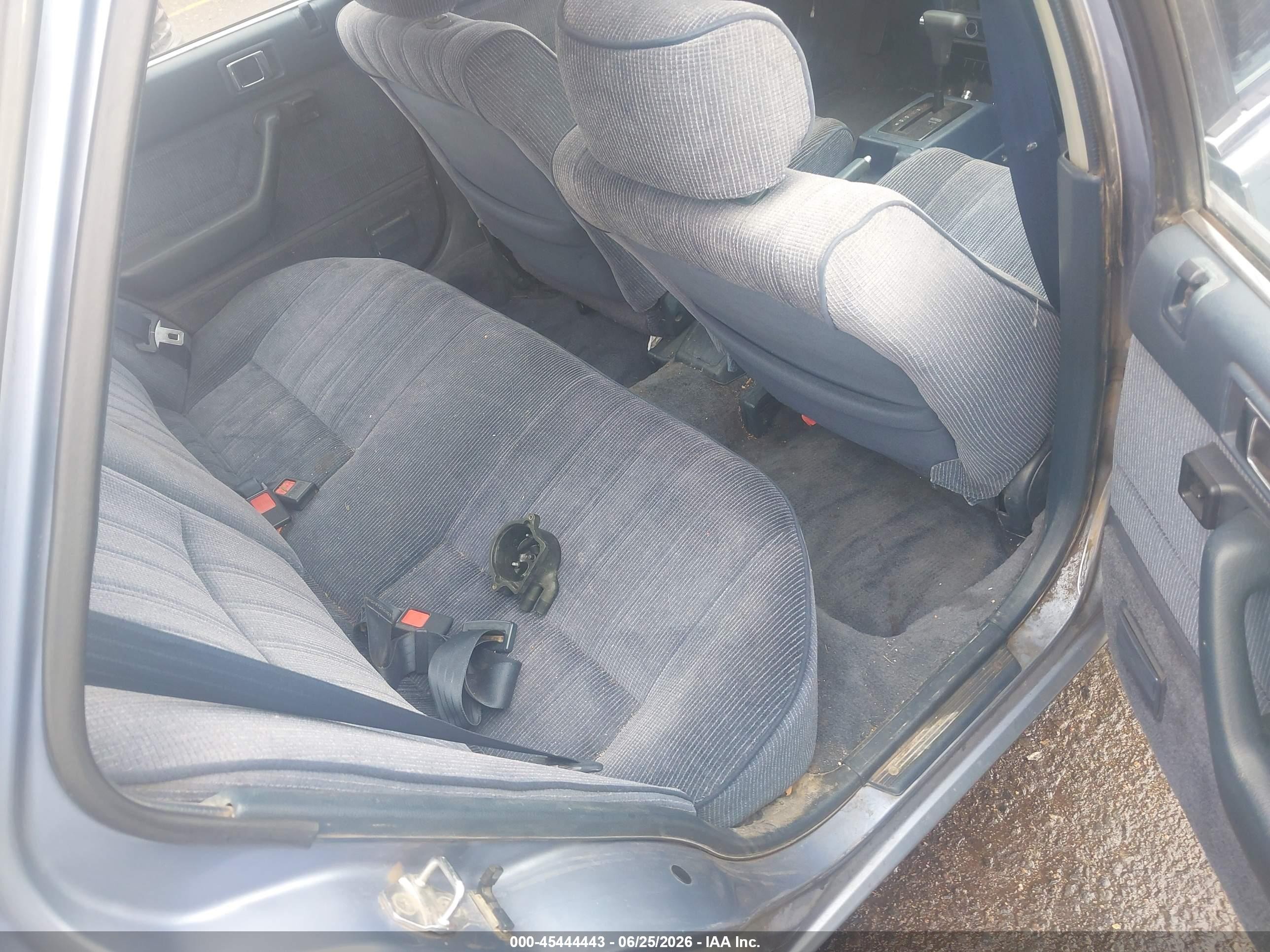 1989 Honda Accord Lxi Blue vin: JHMCA5645KC104002
