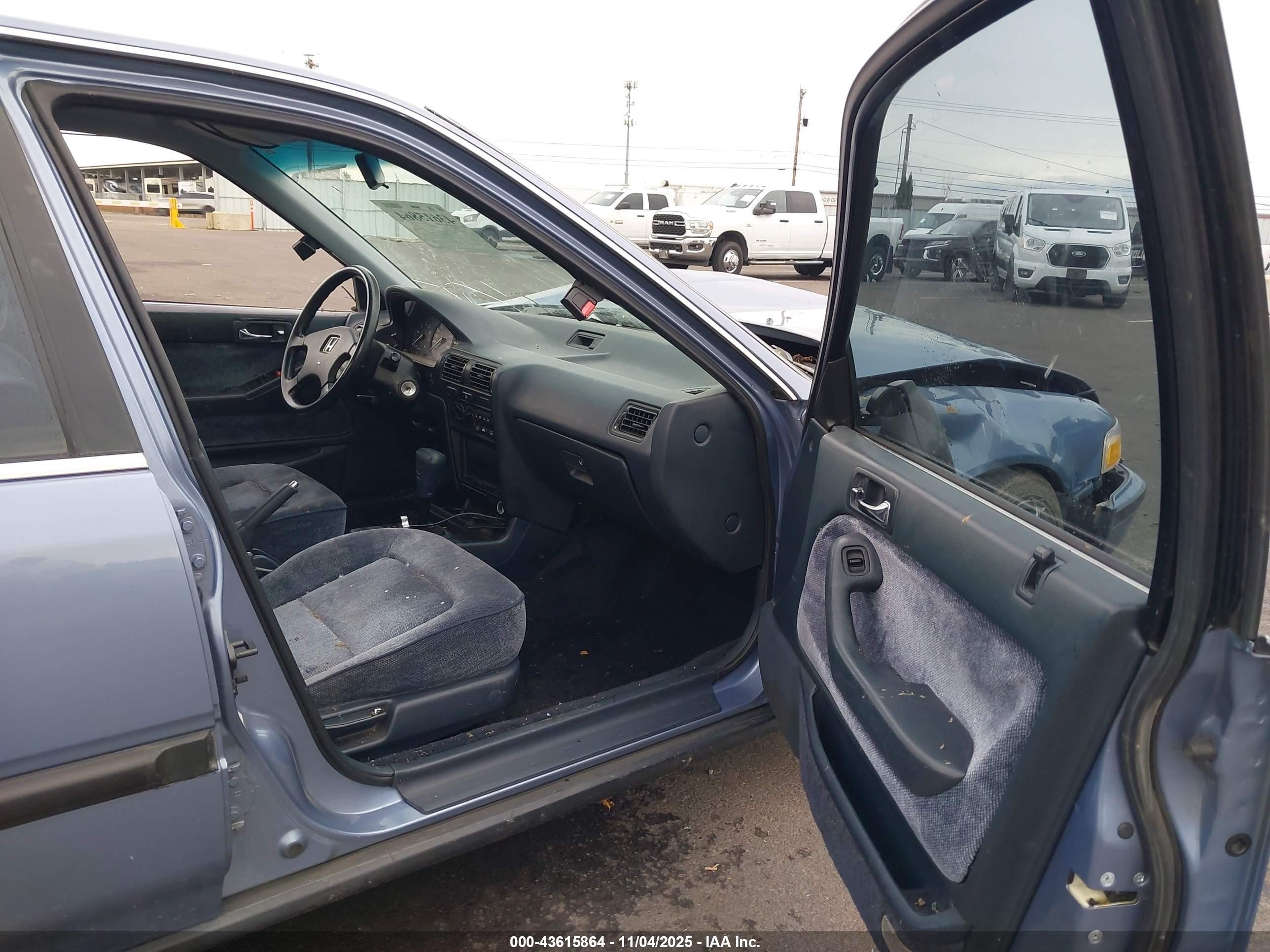 1990 Honda Accord Lx/ex Blue vin: JHMCB7651LC120085