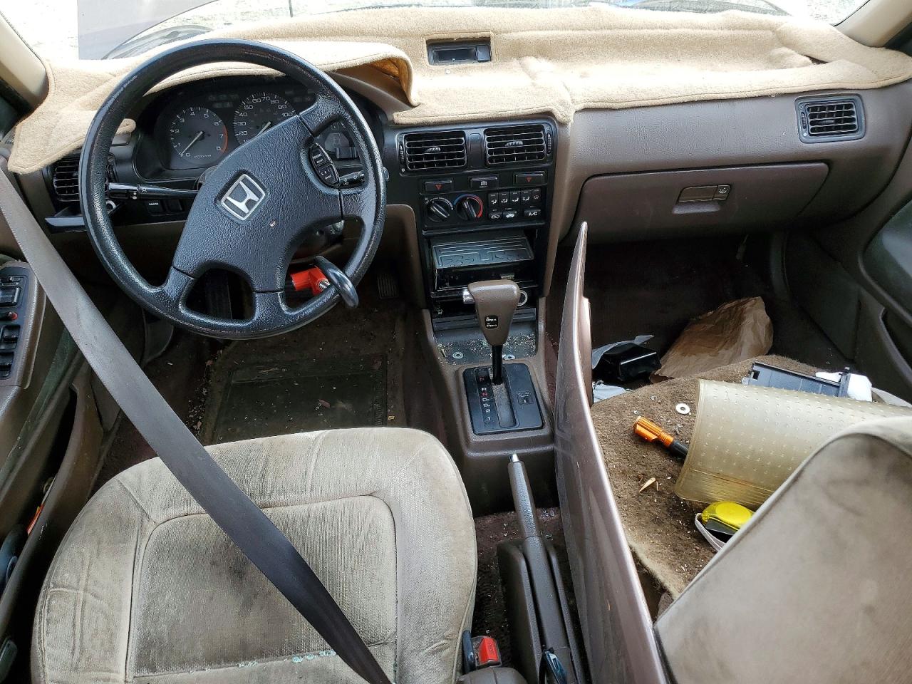 1990 Honda Accord Lx Tan vin: JHMCB7654LC084859