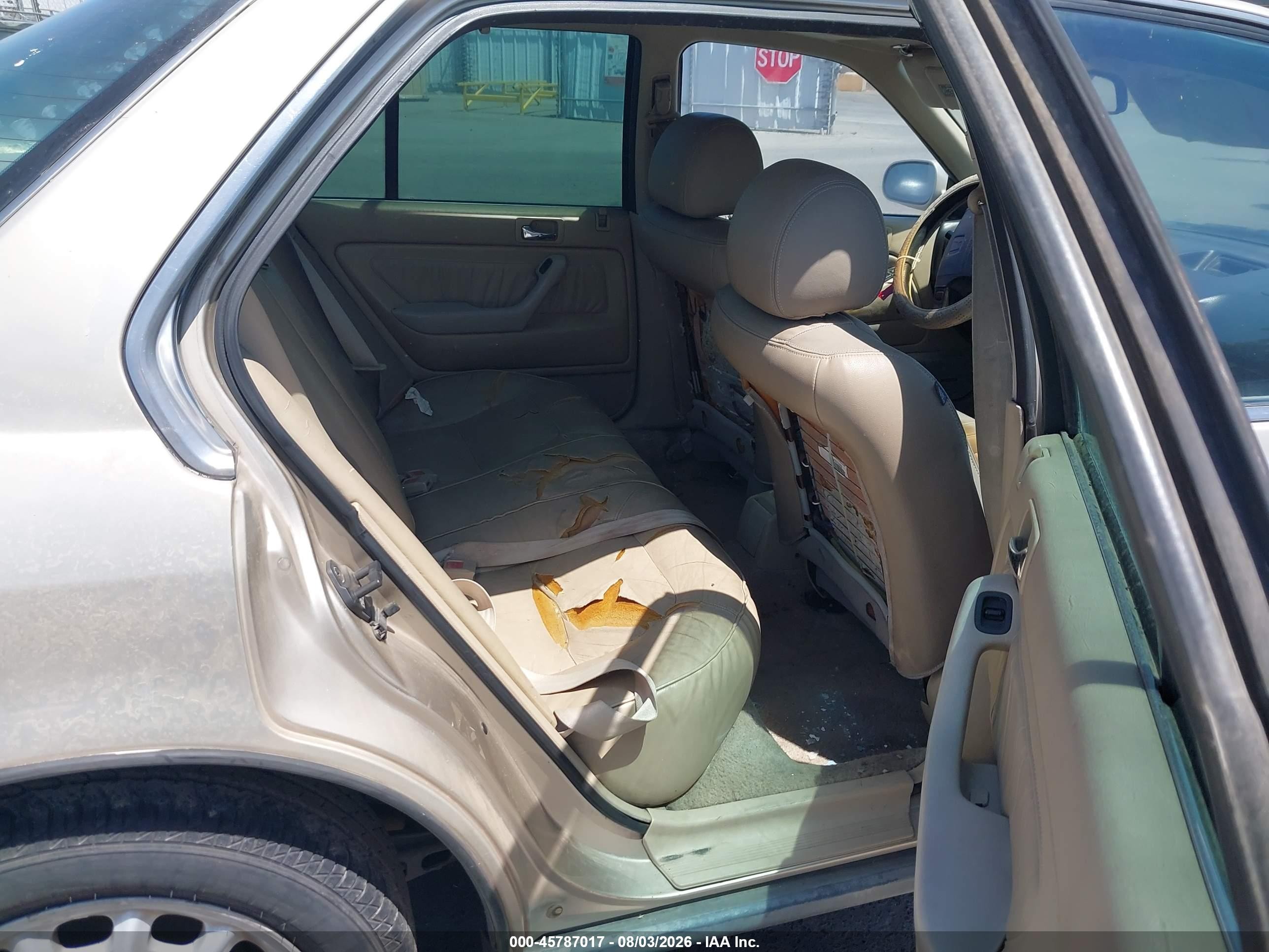 1993 Honda Accord Se Золотой vin: JHMCB7688PC032215