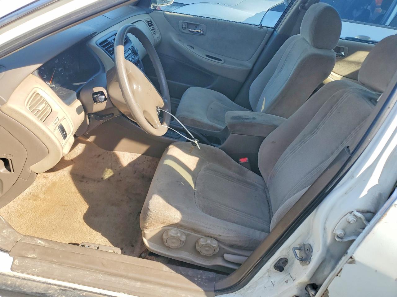 2000 Honda Accord Lx White vin: JHMCG5640YC040393