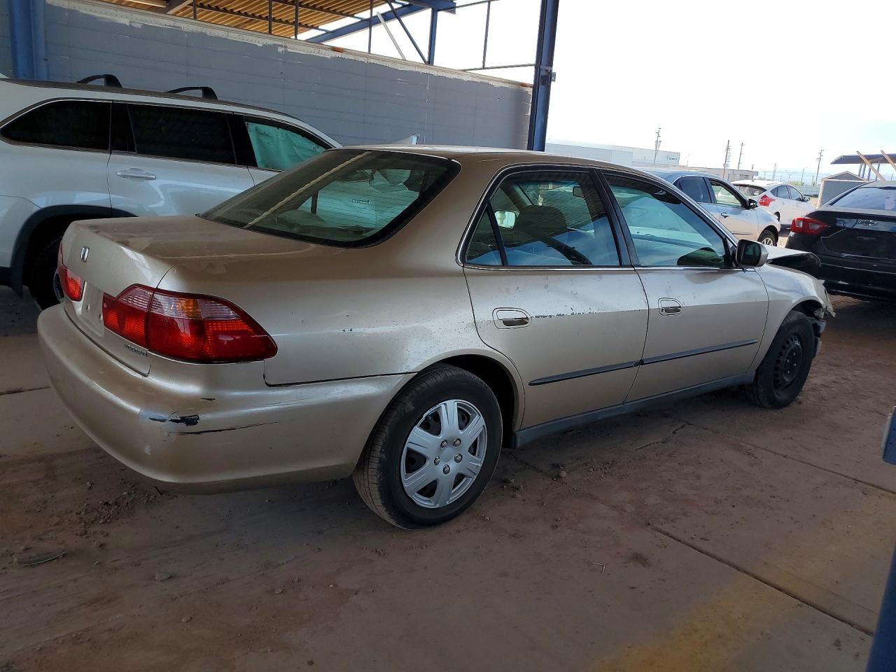 2000 Honda Accord Lx Gold vin: JHMCG5641YC002302