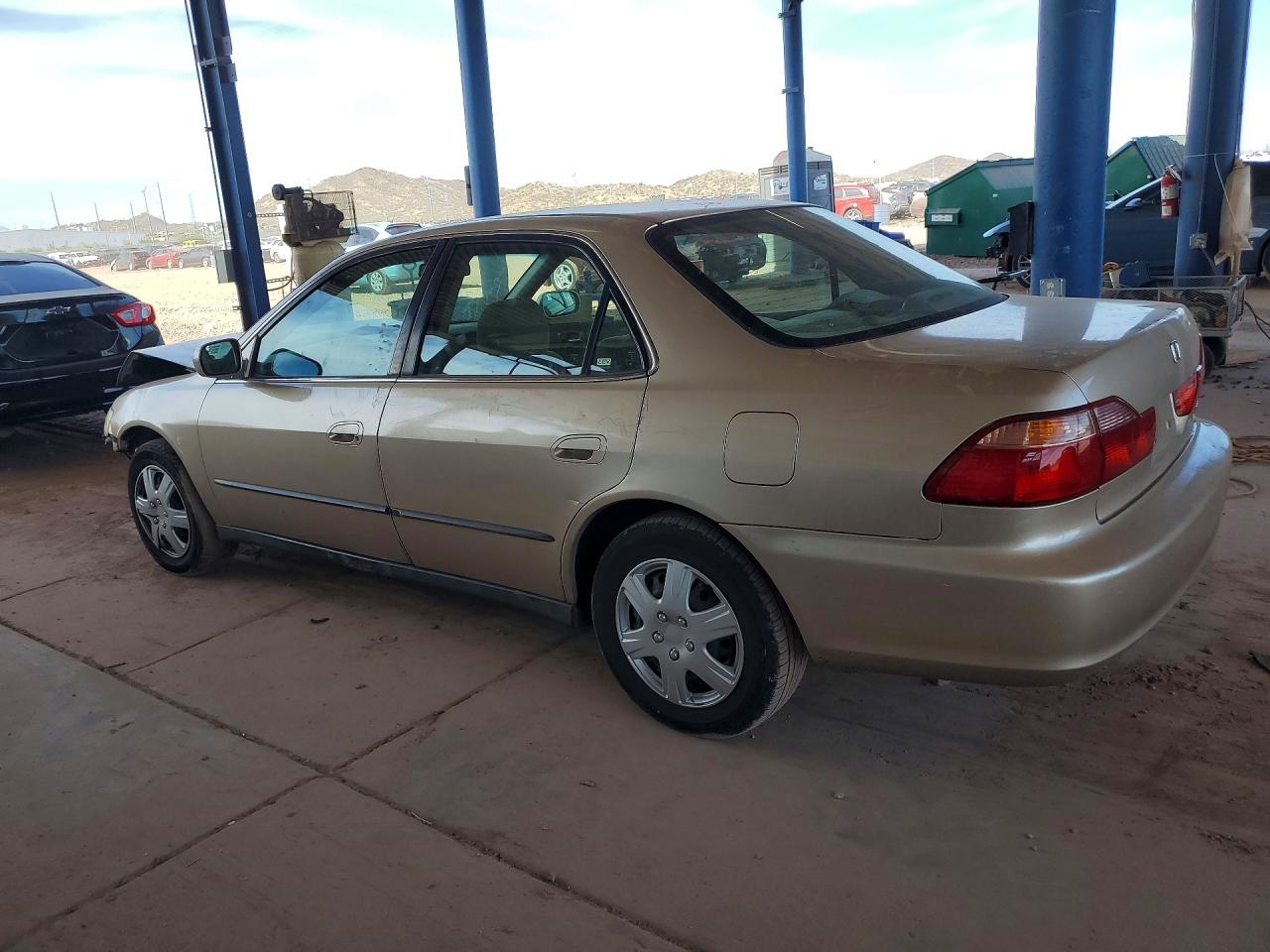 2000 Honda Accord Lx Gold vin: JHMCG5641YC002302