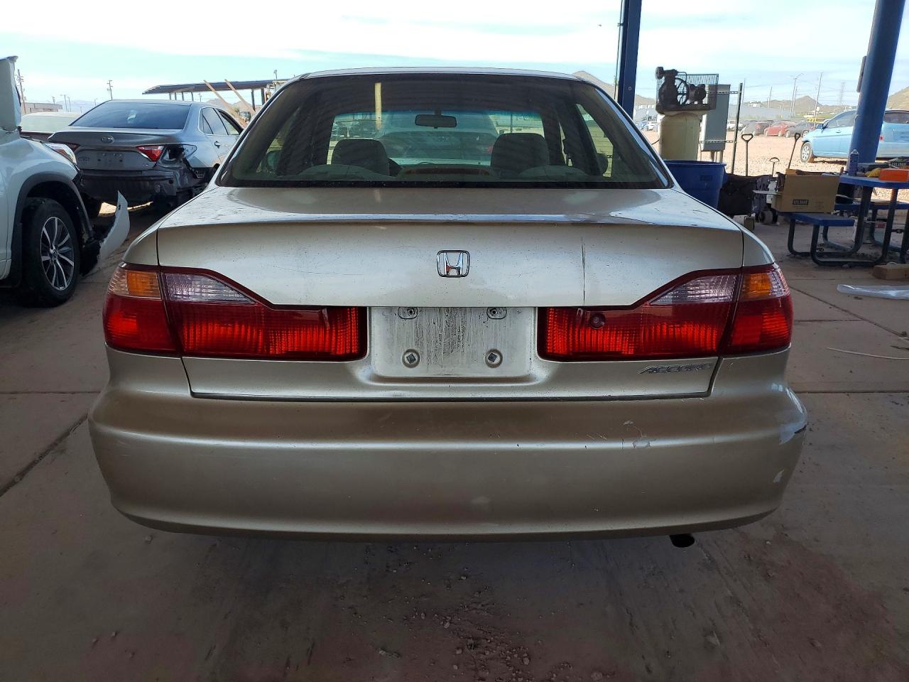 2000 Honda Accord Lx Gold vin: JHMCG5641YC002302