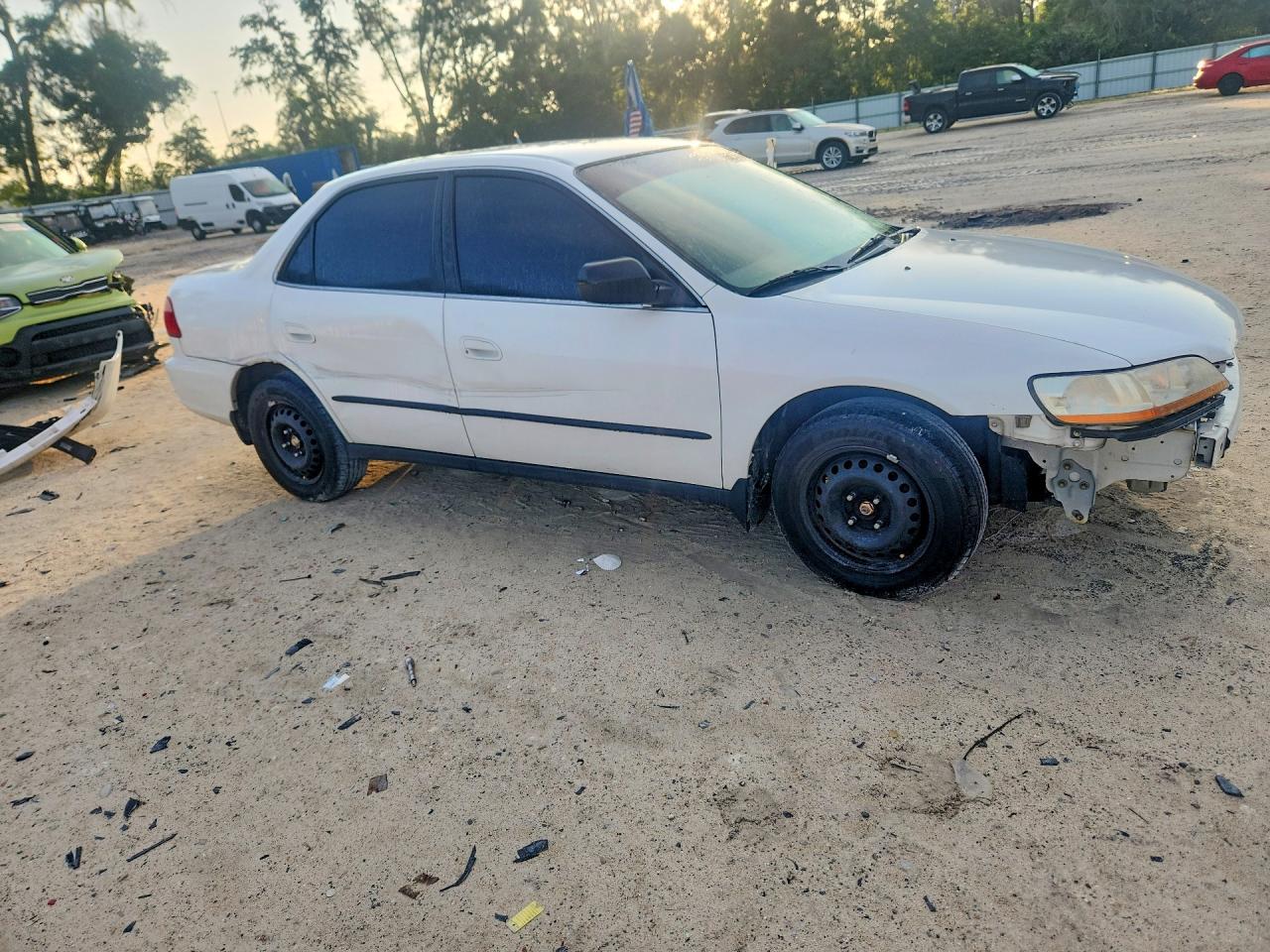 1999 Honda Accord Lx White vin: JHMCG5648XC004174