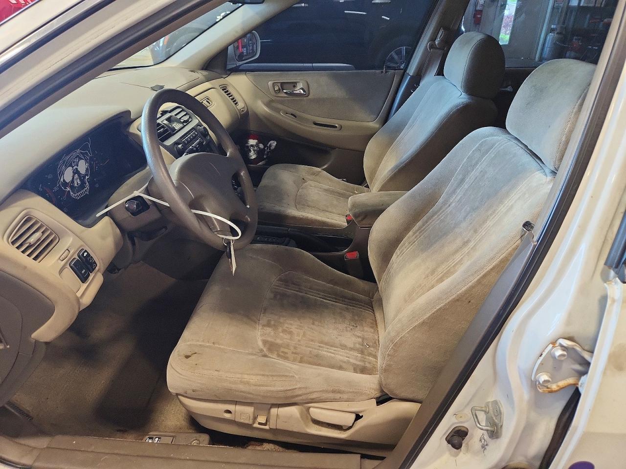 1999 Honda Accord Ex White vin: JHMCG5658XC031657