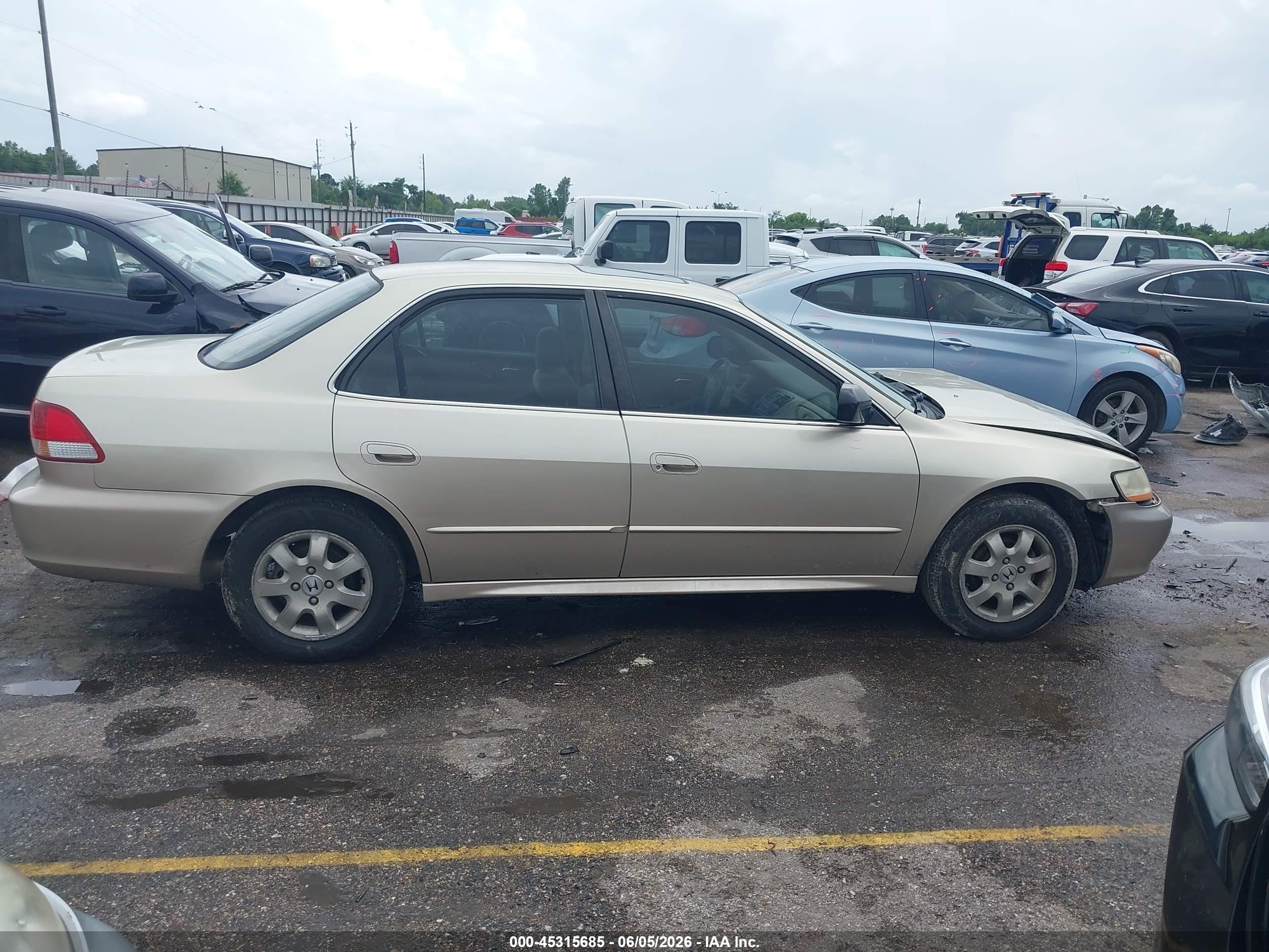 2001 Honda Accord 2.3 Ex Бежевый vin: JHMCG56611C027398