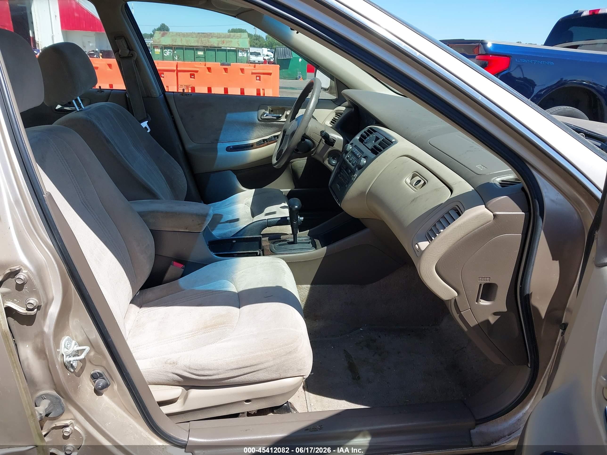 2000 Honda Accord 2.3 Se Золотой vin: JHMCG5671YC028215