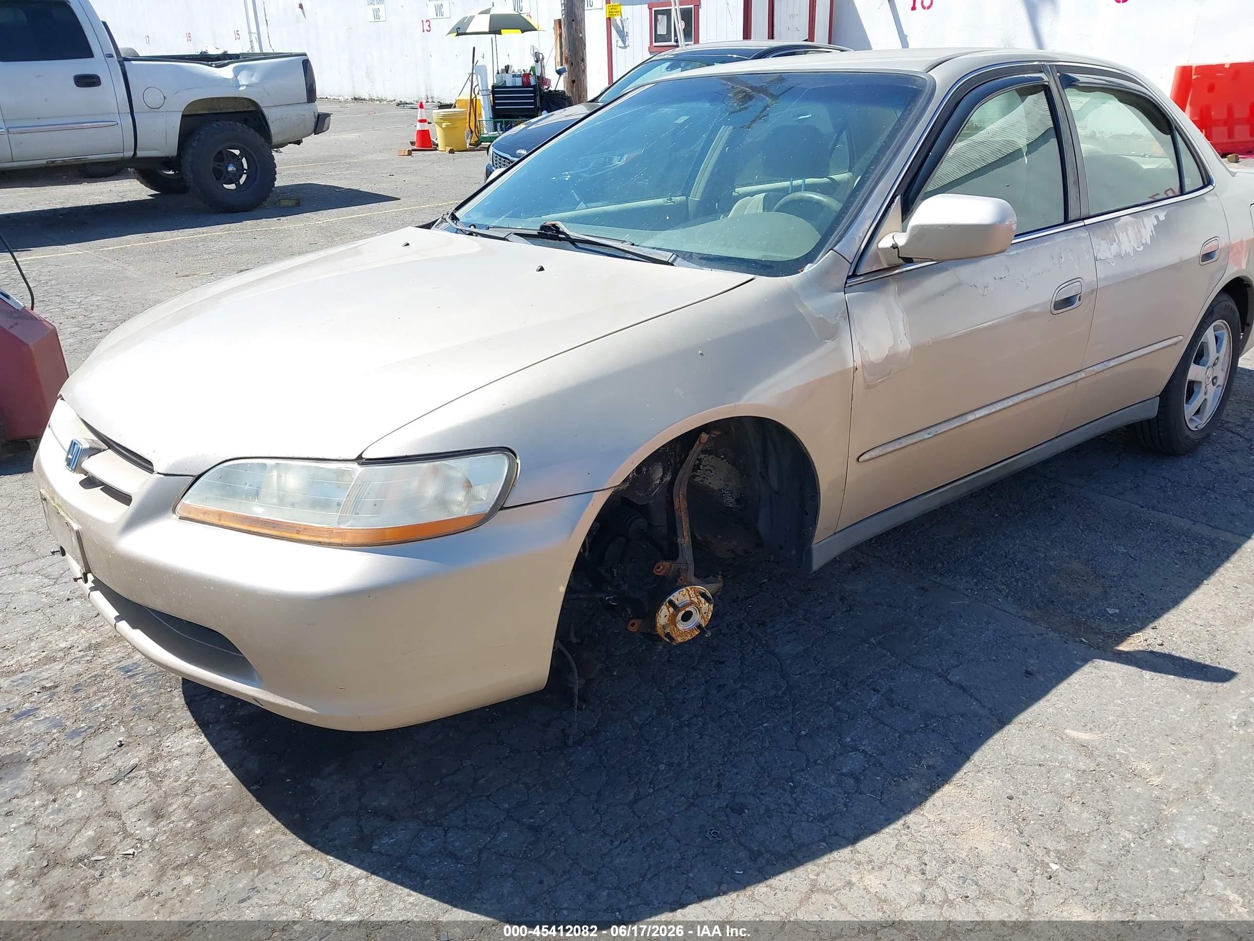 2000 Honda Accord 2.3 Se Золотой vin: JHMCG5671YC028215