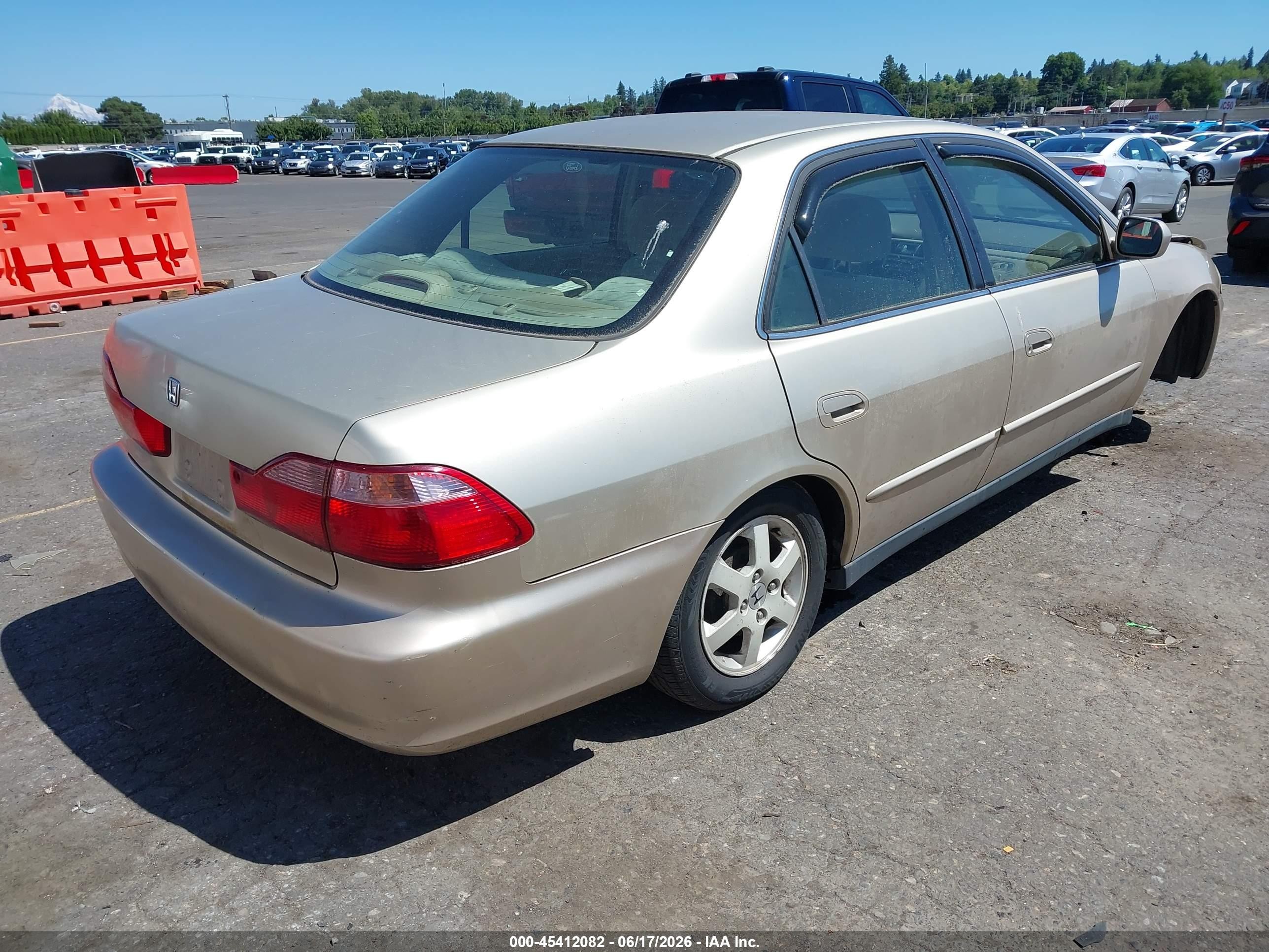 2000 Honda Accord 2.3 Se Золотой vin: JHMCG5671YC028215