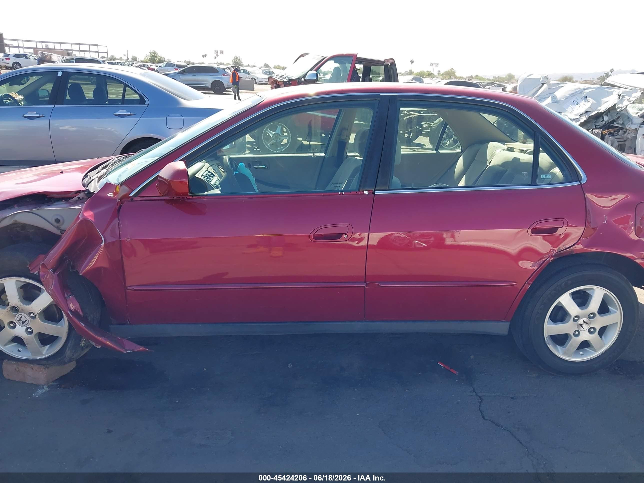 2000 Honda Accord 2.3 Se Red vin: JHMCG5676YC010177