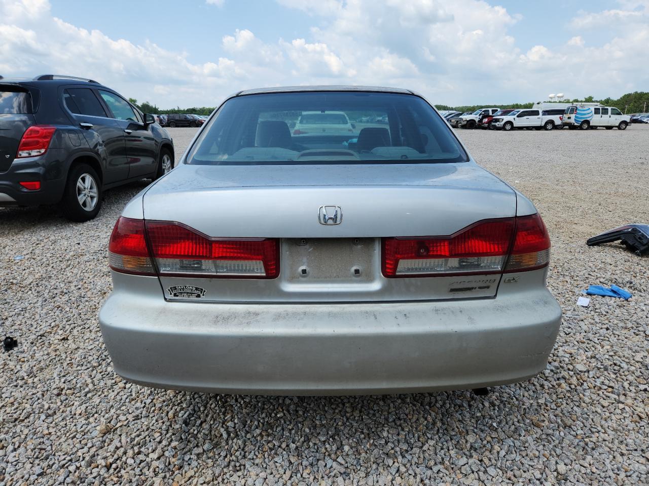2002 Hond Accord Silver vin: JHMCG567X2C029662