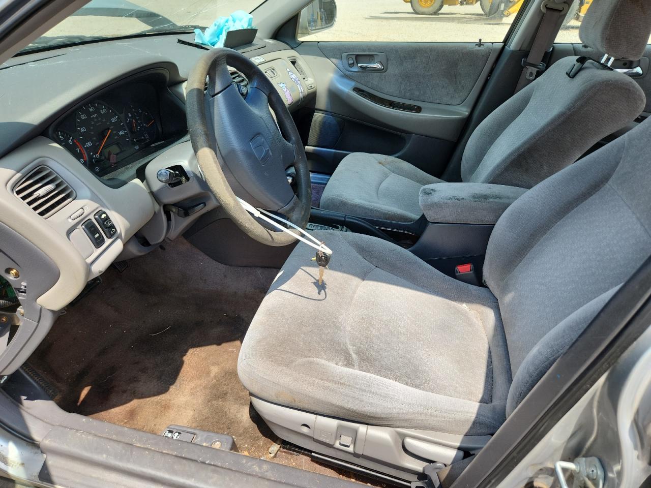 2002 Hond Accord Silver vin: JHMCG567X2C029662