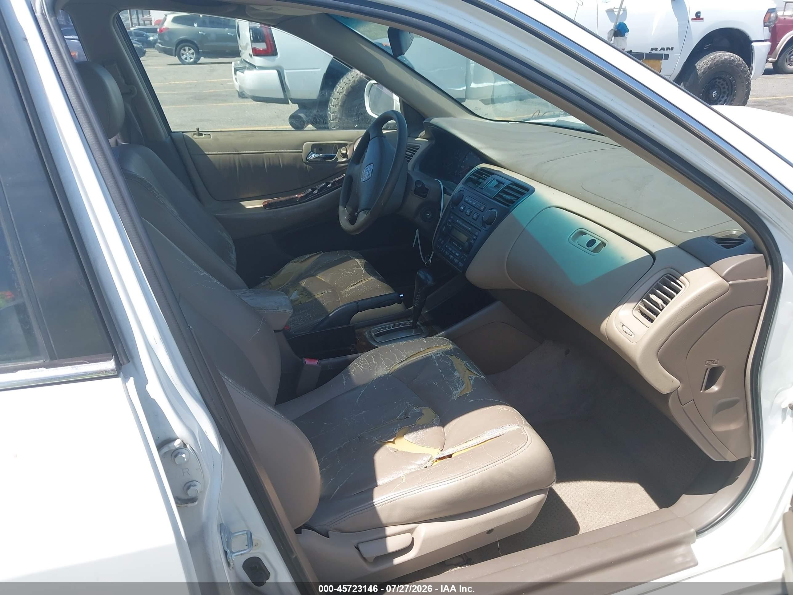 2001 Honda Accord 2.3 Ex White vin: JHMCG66061C026815