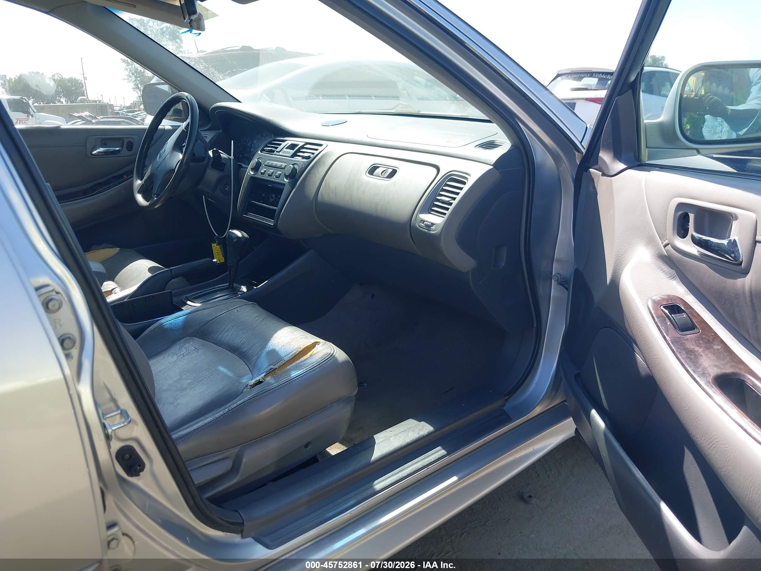 2001 Honda Accord 2.3 Ex Серебряный vin: JHMCG66081C018554