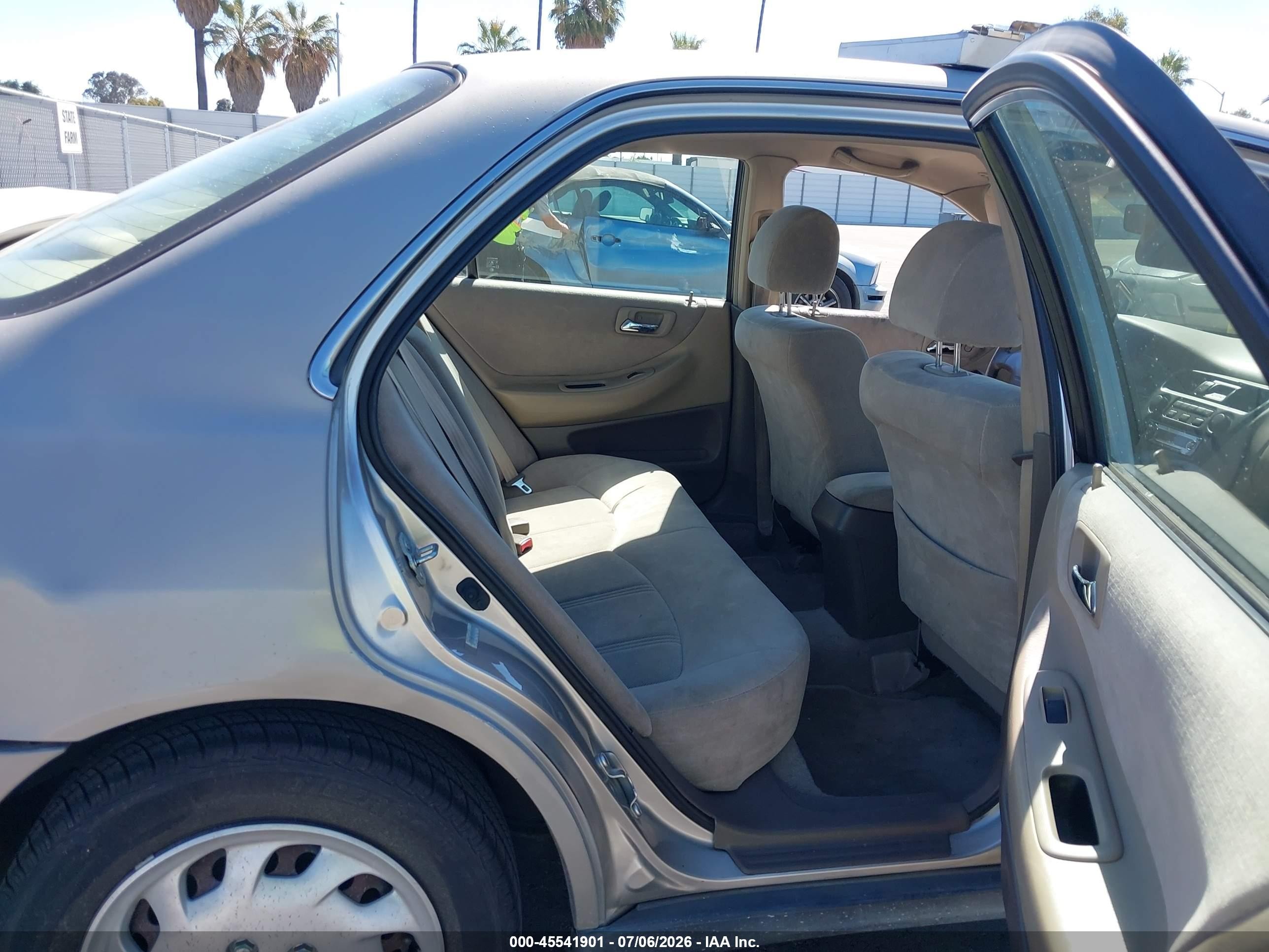 1999 Honda Accord Lx Beige vin: JHMCG6650XC012378