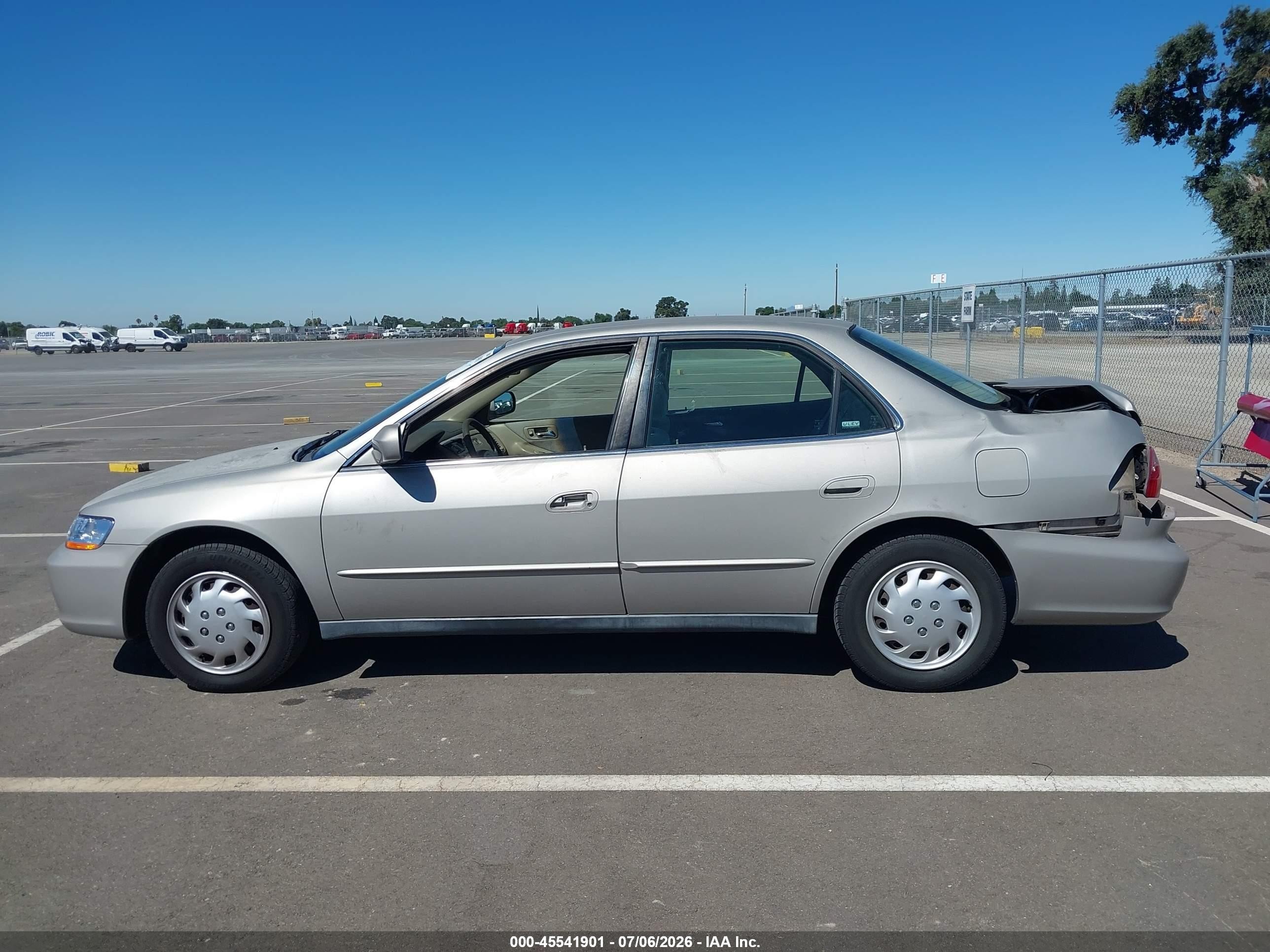 1999 Honda Accord Lx Beige vin: JHMCG6650XC012378